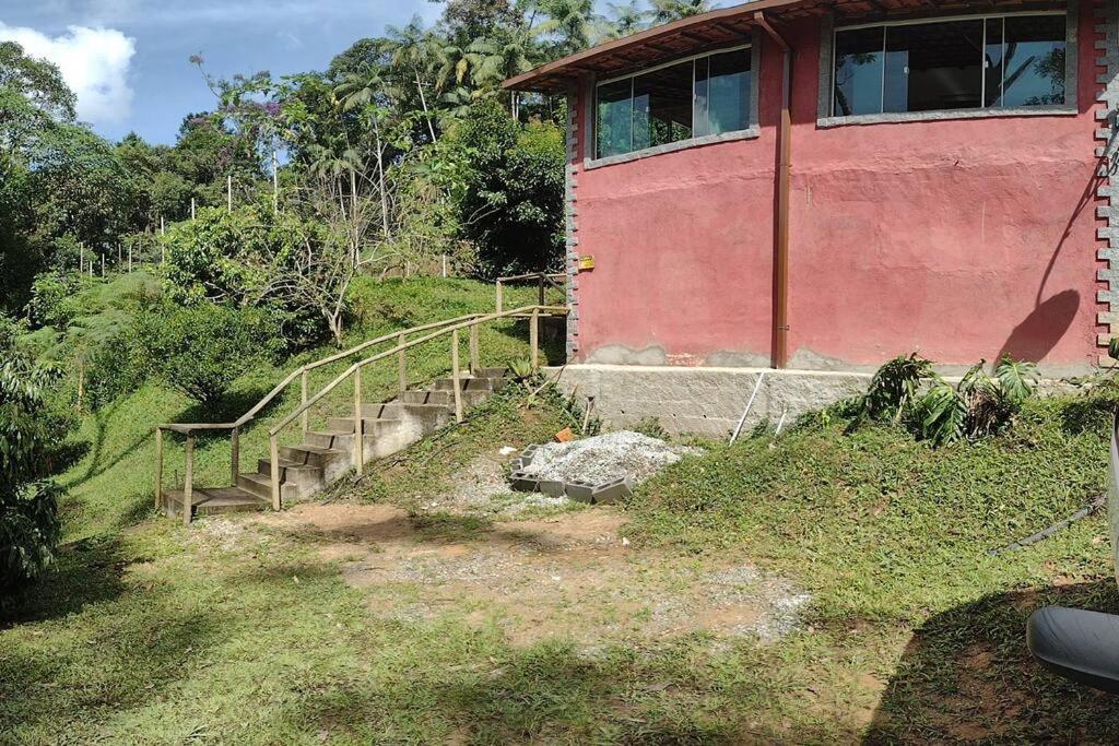 Contemplar a natureza, ouvir os pássaros, relaxar.