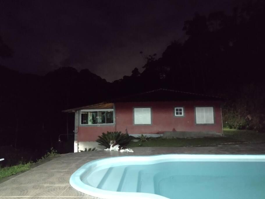 Contemplar a natureza, ouvir os pássaros, relaxar.