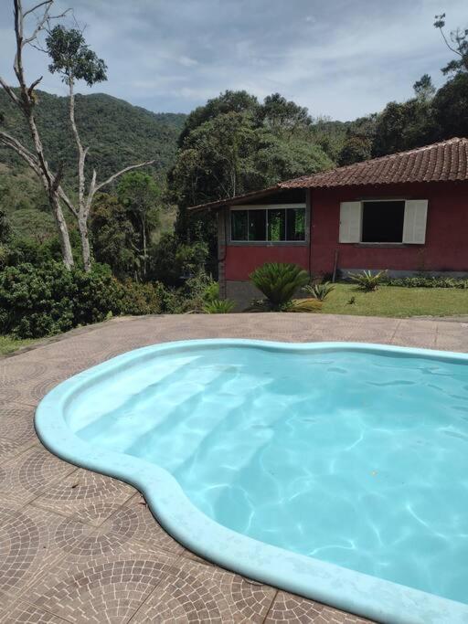 Contemplar a natureza, ouvir os pássaros, relaxar.
