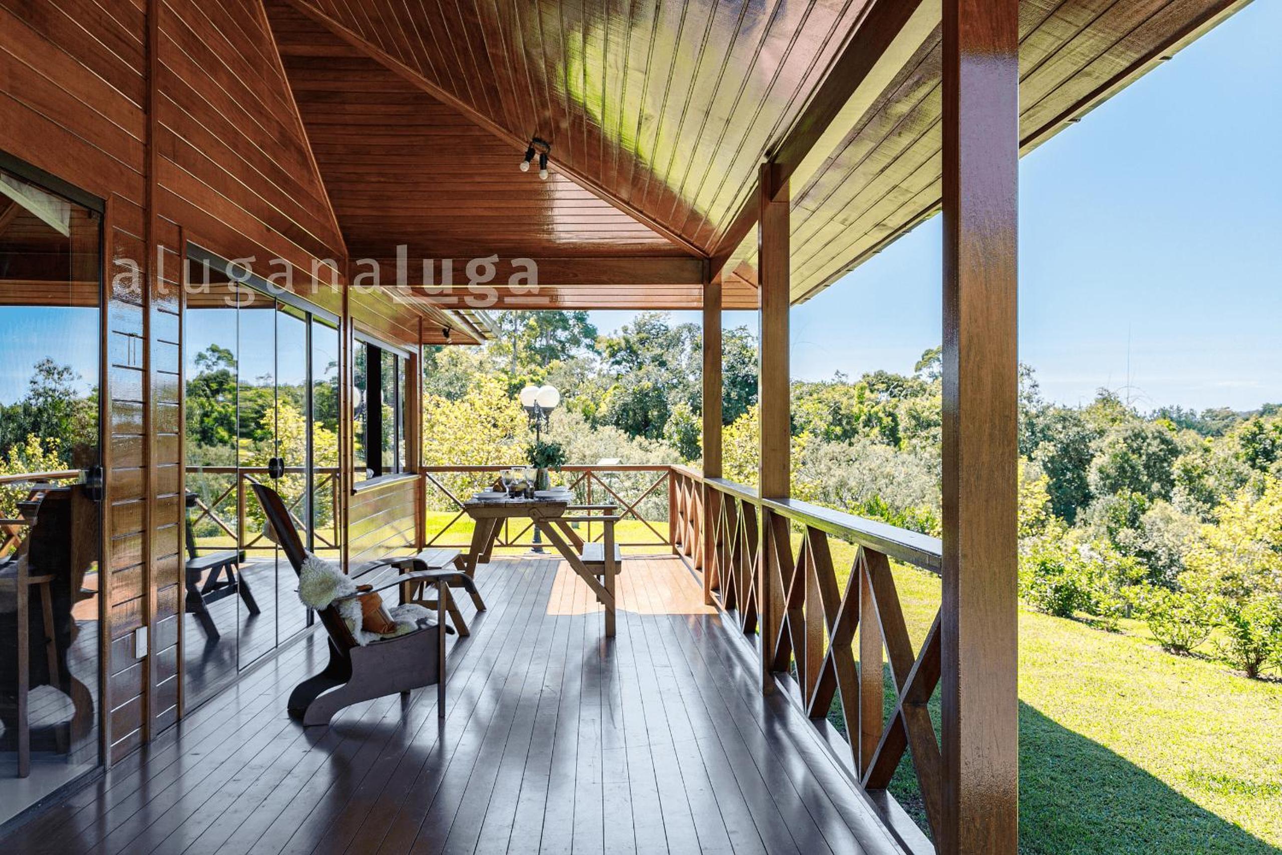 Villa of the Plane Trees in Rancho Queimado