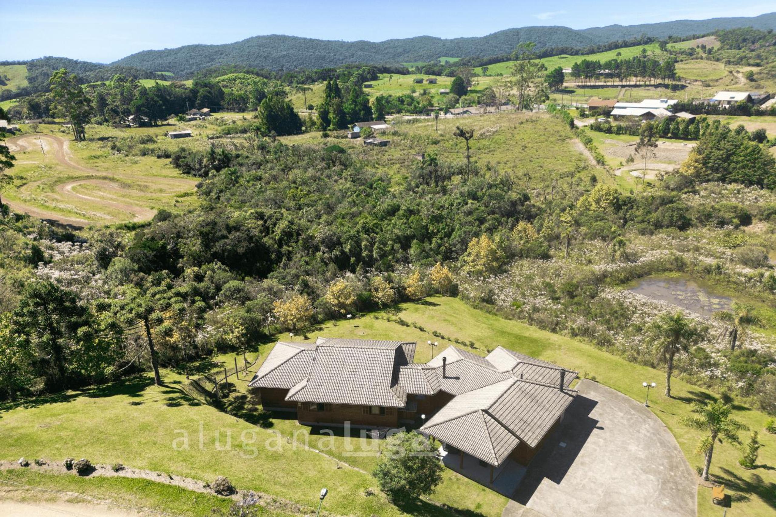 Villa of the Plane Trees in Rancho Queimado