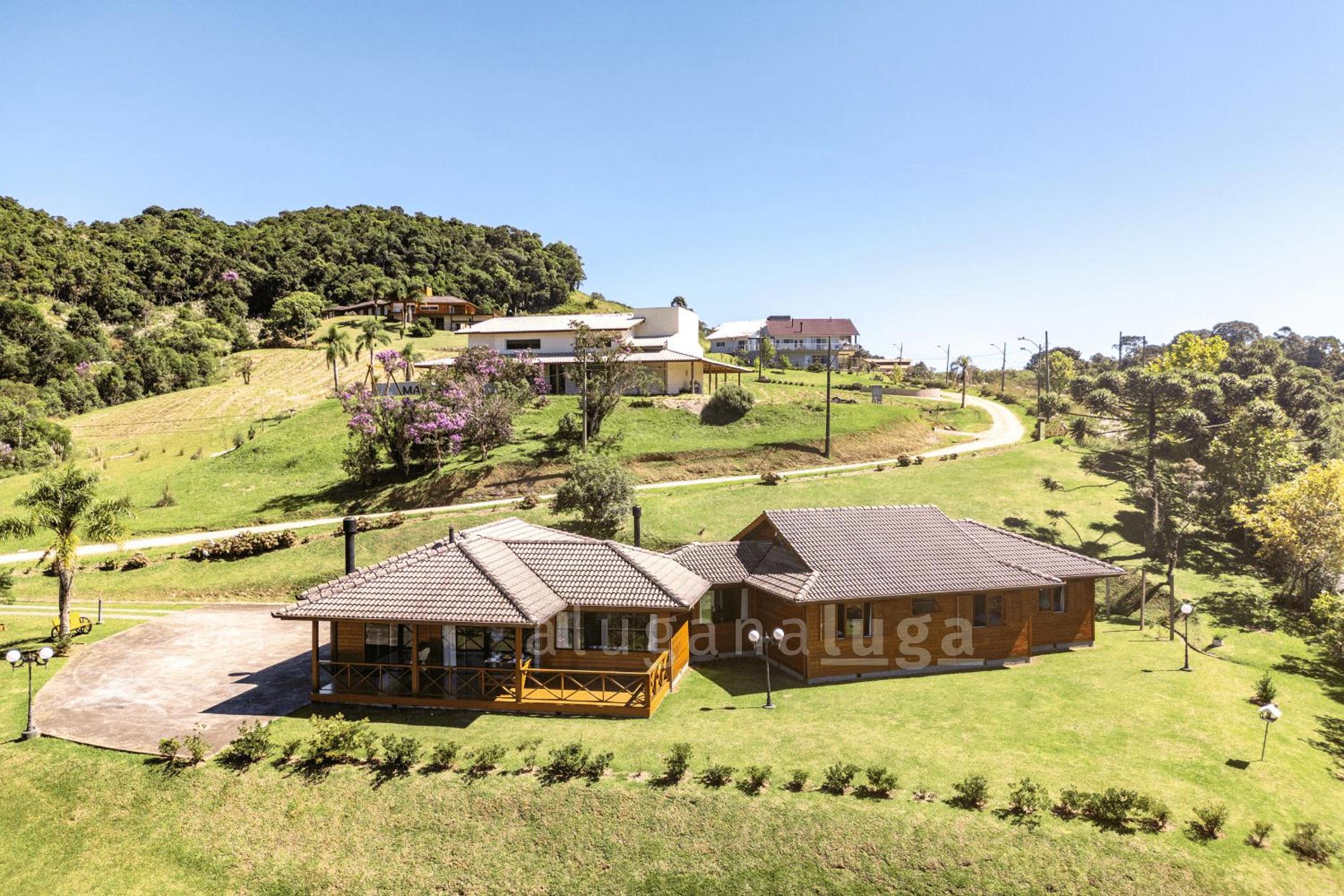 Villa of the Plane Trees in Rancho Queimado