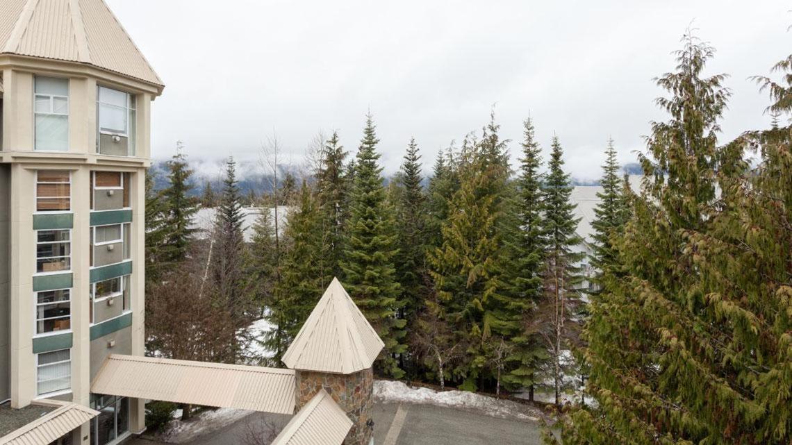Woodrun Lodge 517 | Large Ski-In Ski-Out Condo by Upper Village w/ Mountain Views & Shared Hot Tub