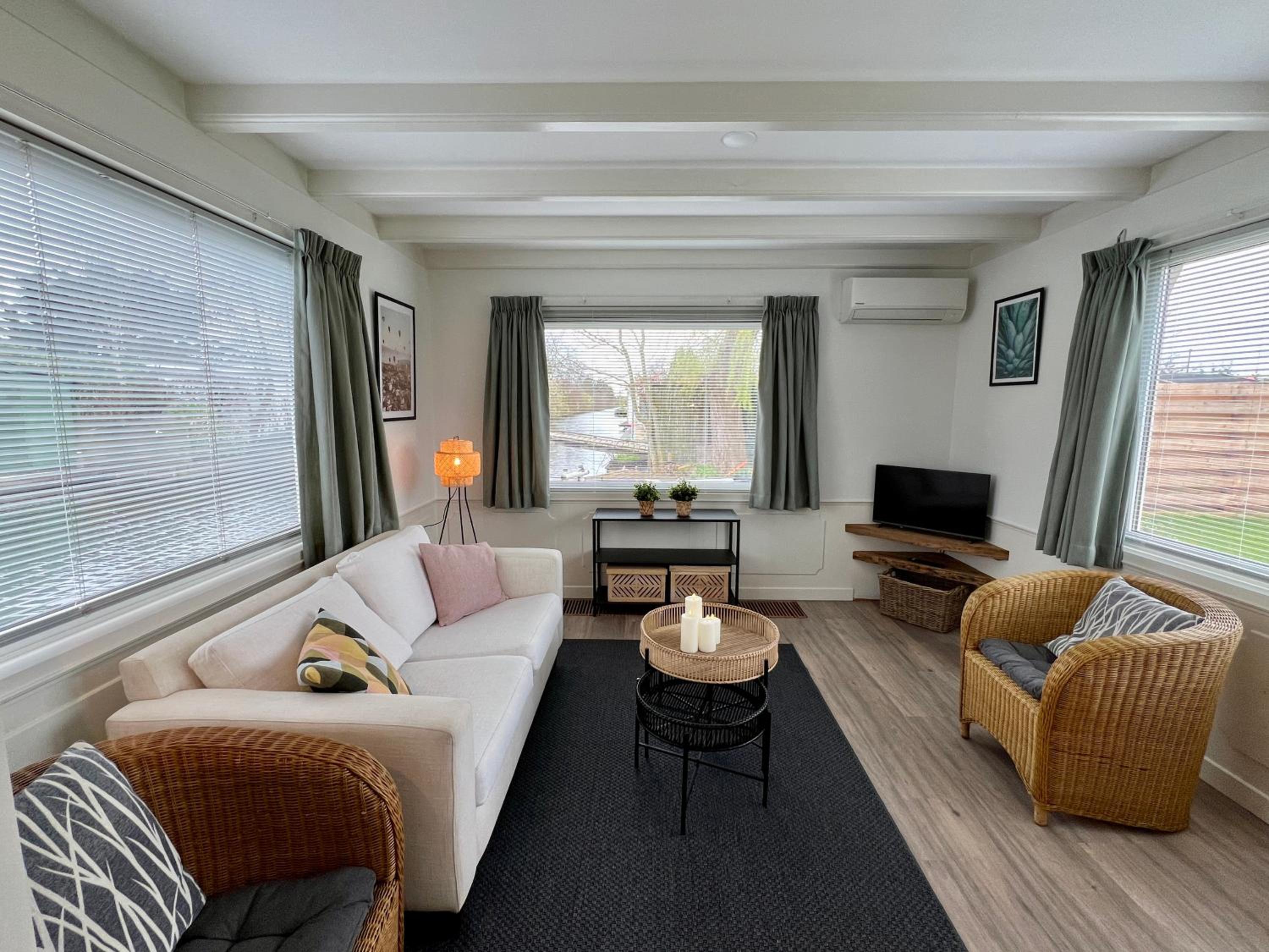 New- Private Cosy Houseboat, on a lake near Amsterdam