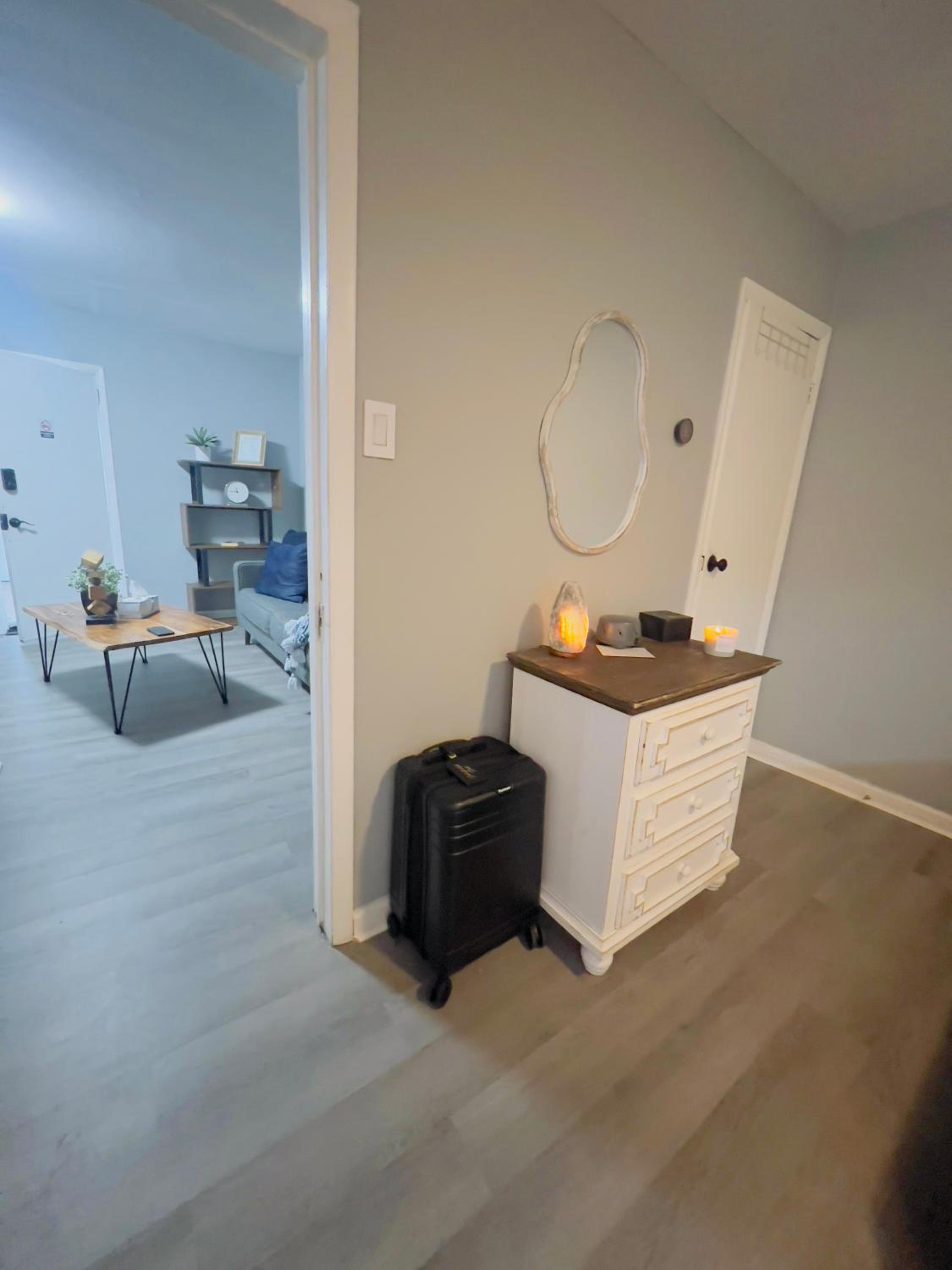 Modern 1BR Near Hospitals - Office, Laundry, Wi-Fi view 4