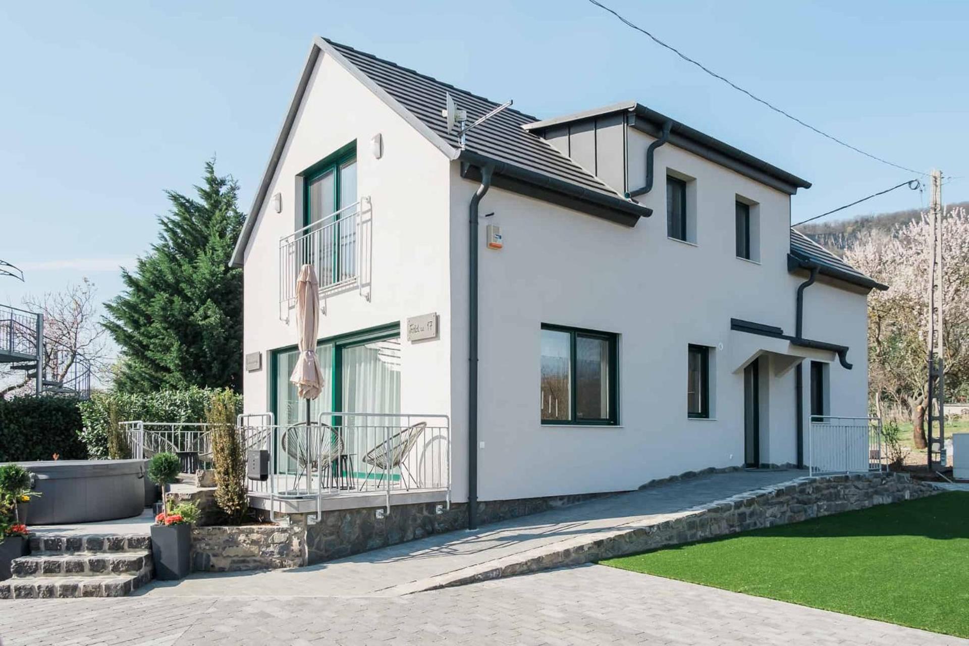 EMMY Ház view 2