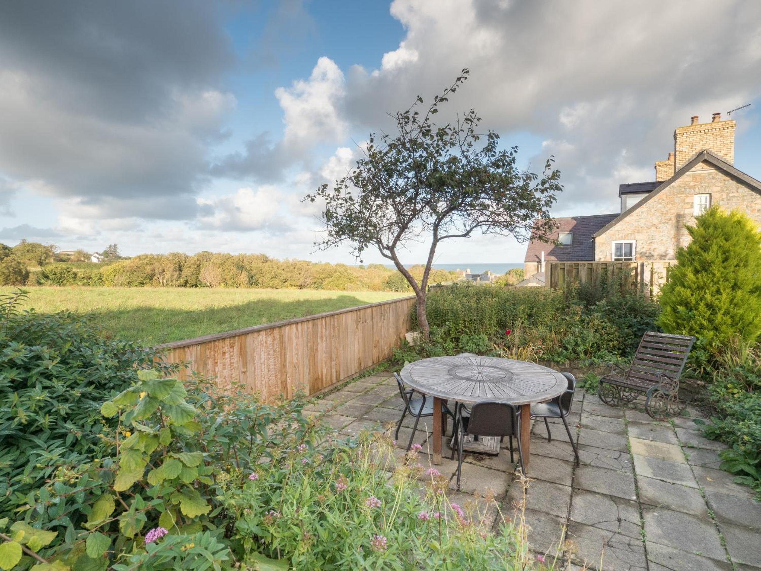 Glenroy Newport, Pembrokeshire