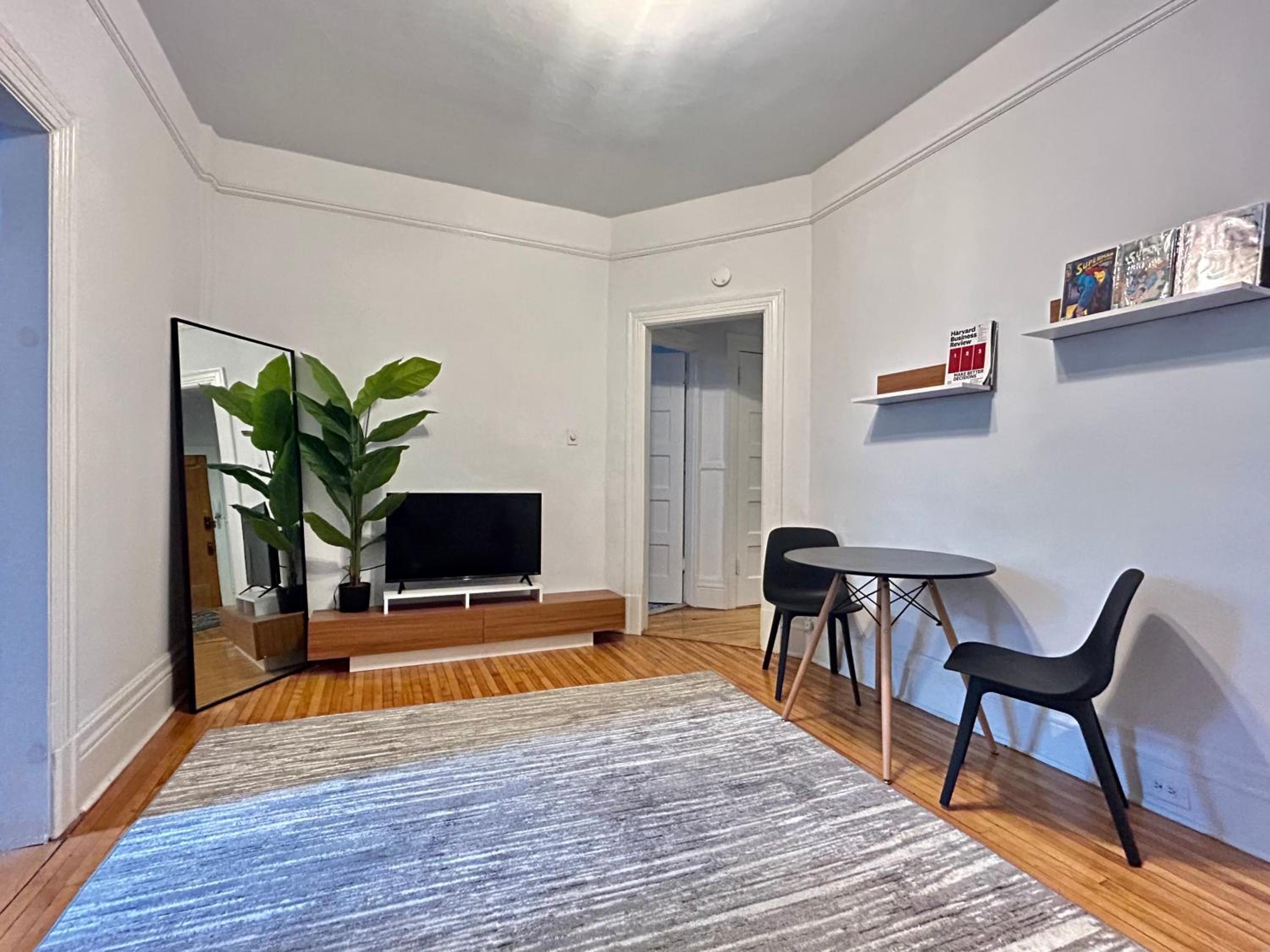 Montreal Vacations - Chic haven Downtown MTL - Property Image 1