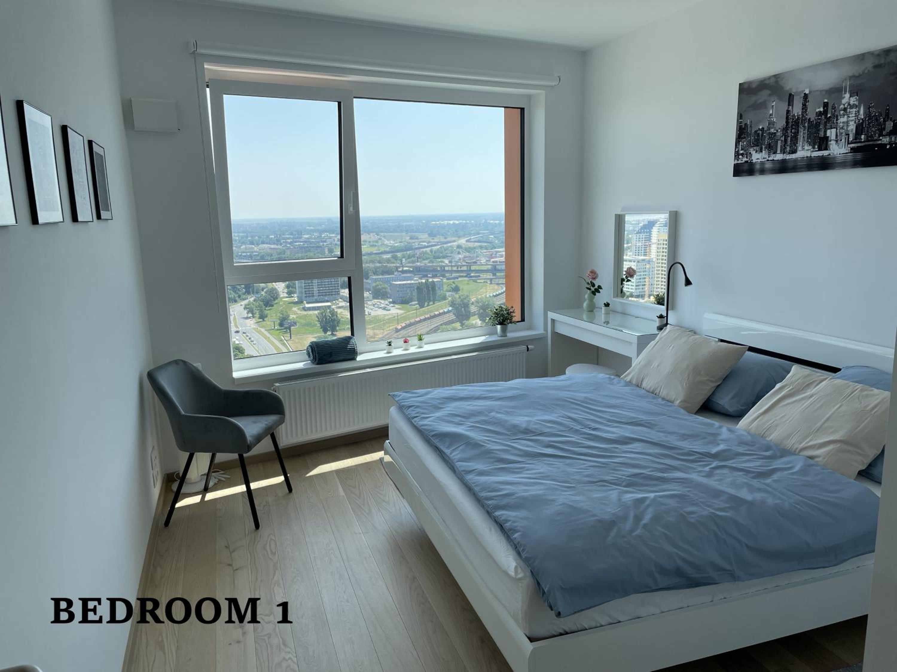 City view from 30. floor, parking price included view 4