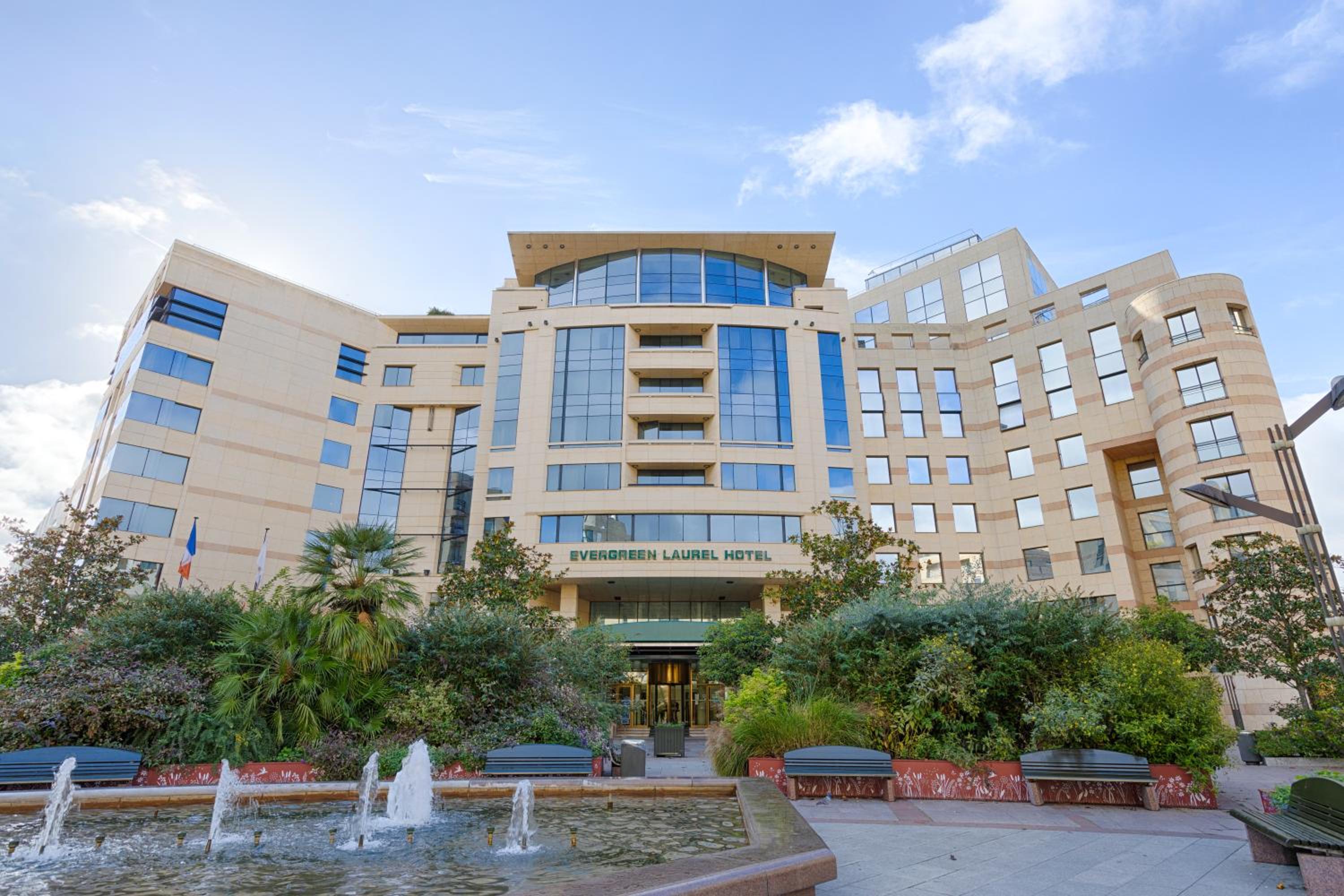 Levallois-Perret Vacations - Evergreen Laurel Hotel - Property Image 1