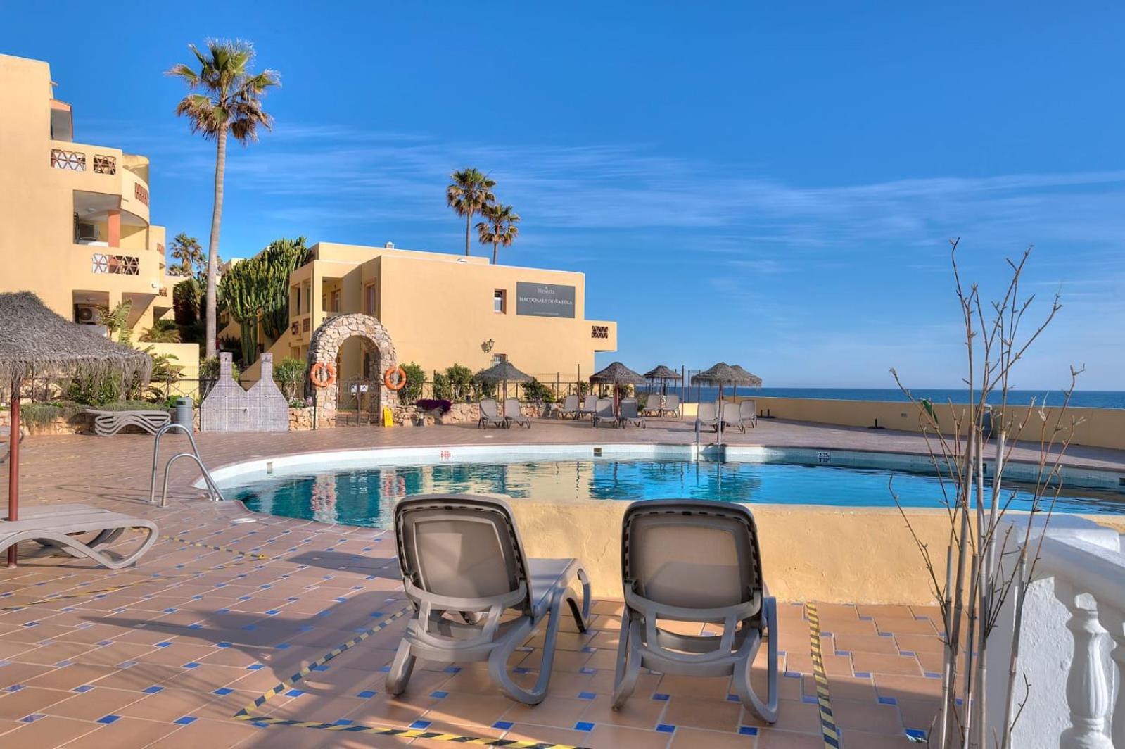 Beachfront Doña Lola Apartment