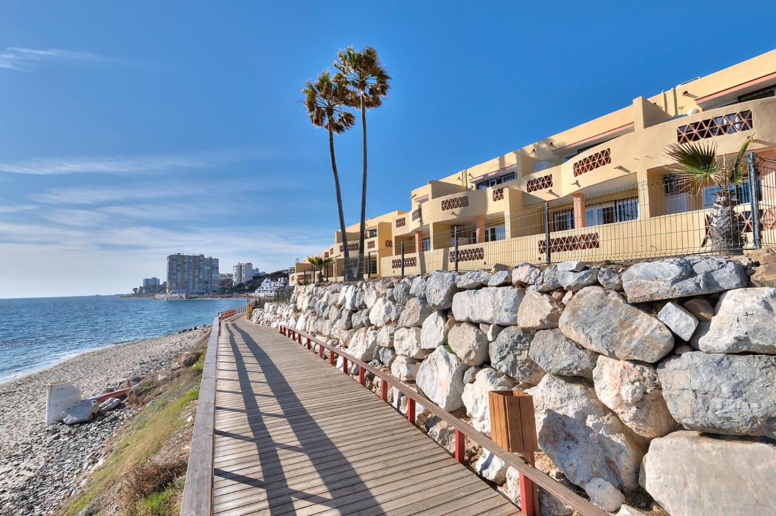 Beachfront Doña Lola Apartment