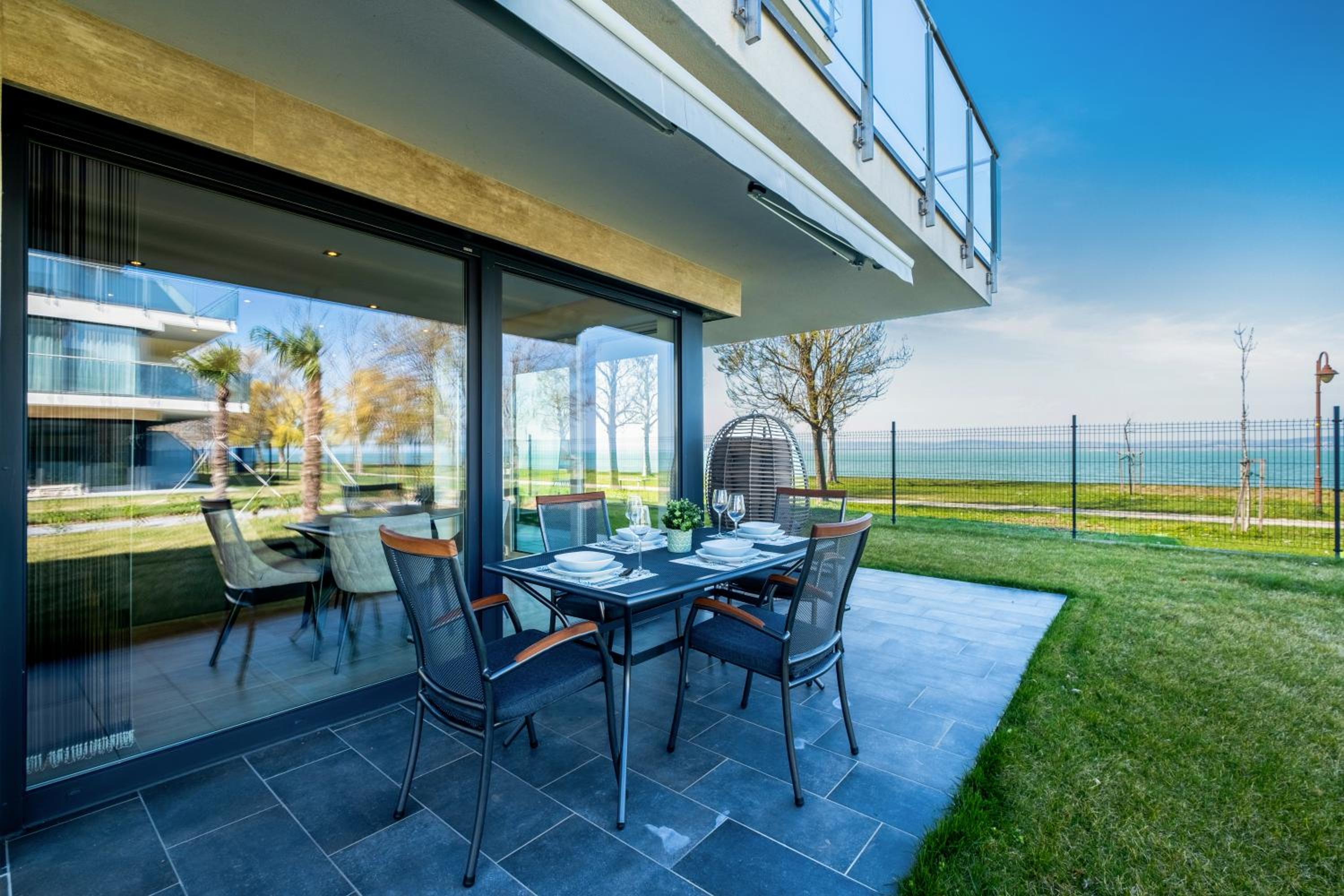 MyFlat Sunset Beach77 Premium Apartment view 5