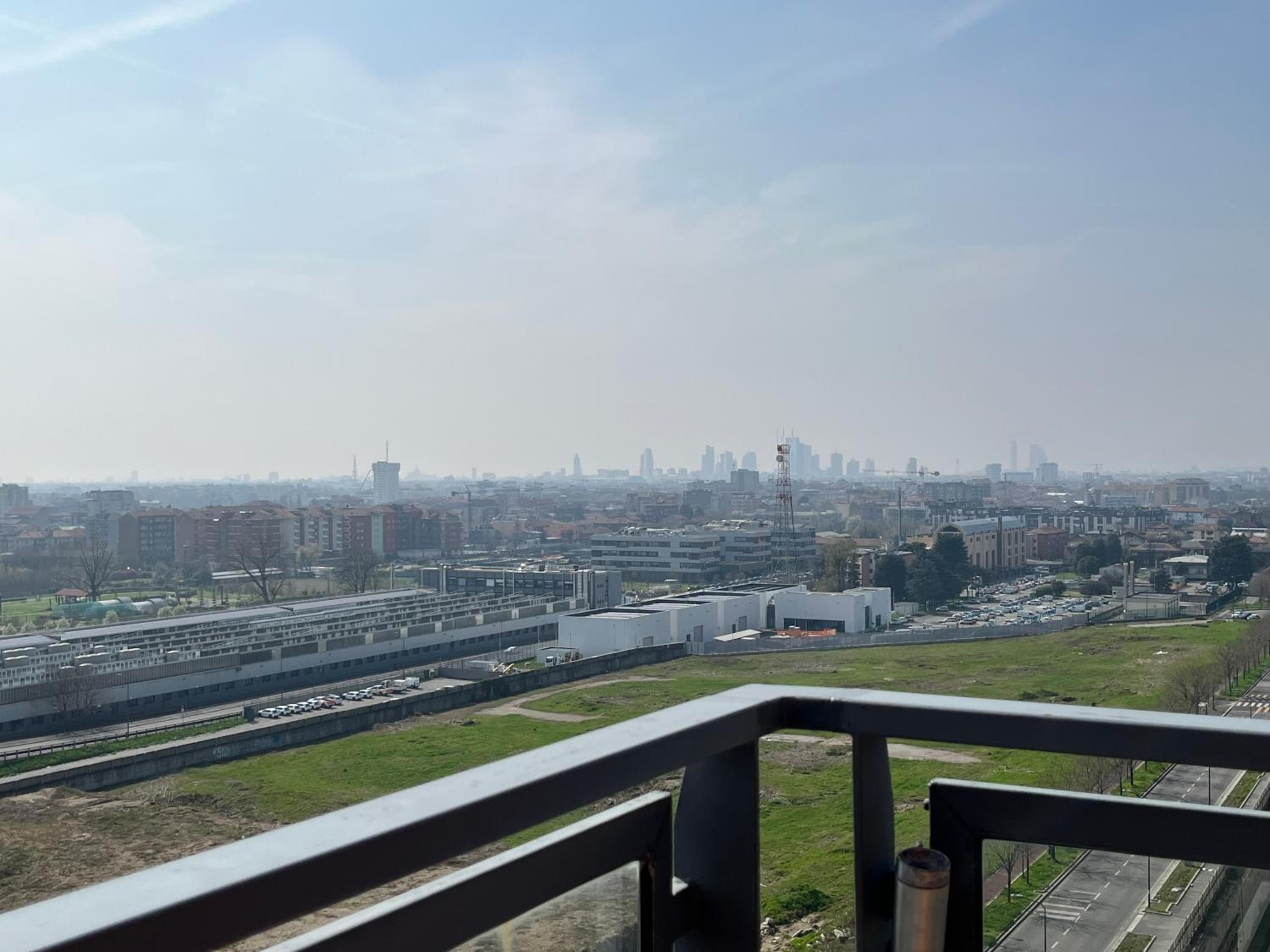 Apartment with Panoramic View of Milan and public free parking lot
