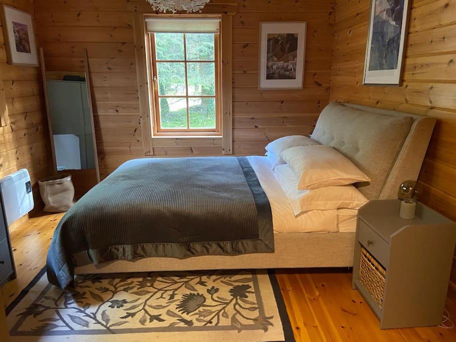 Large Luxury Log Cabin Getaway en Ballyconnell