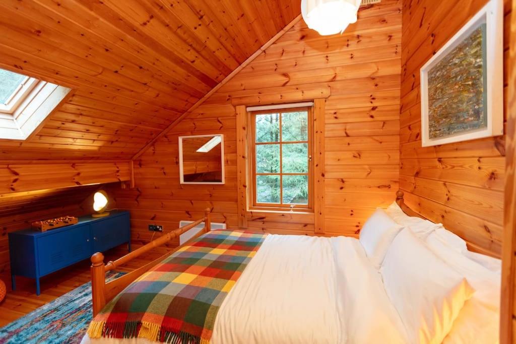 Large Luxury Log Cabin Getaway