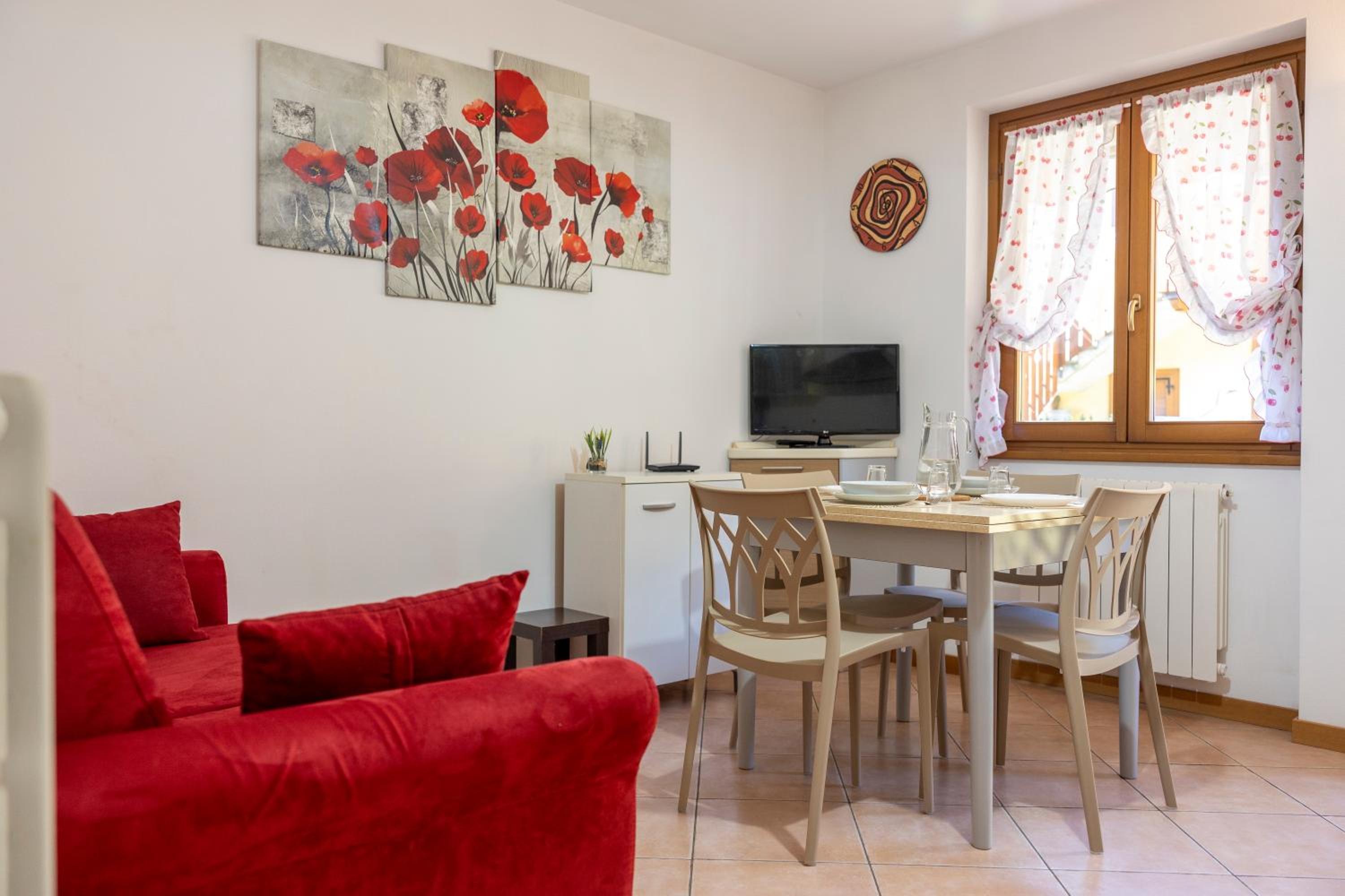Casa Fiocco di Neve con giardino, box, WiFi, Self check in view 2