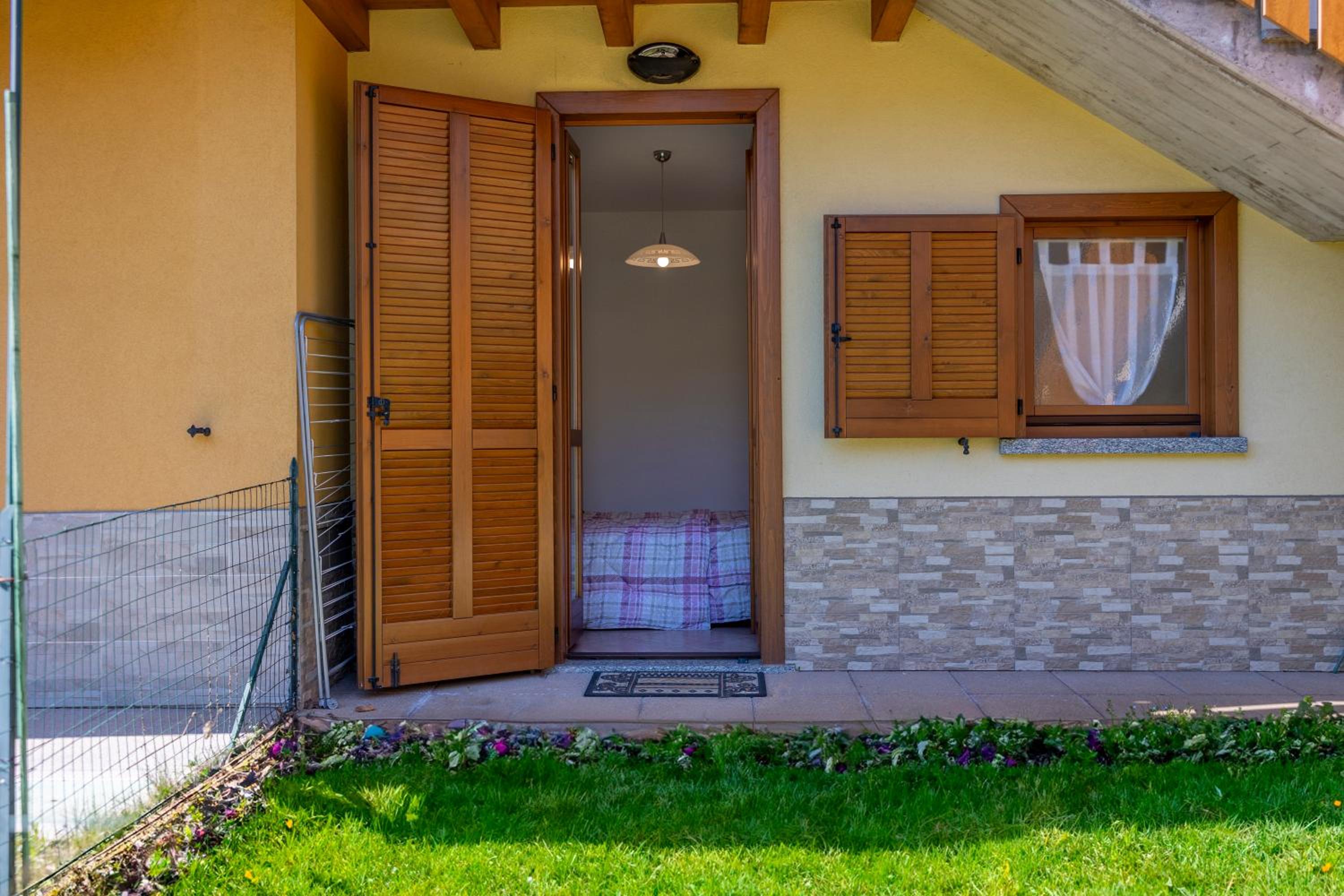 Casa Fiocco di Neve con giardino, box, WiFi, Self check in view 5