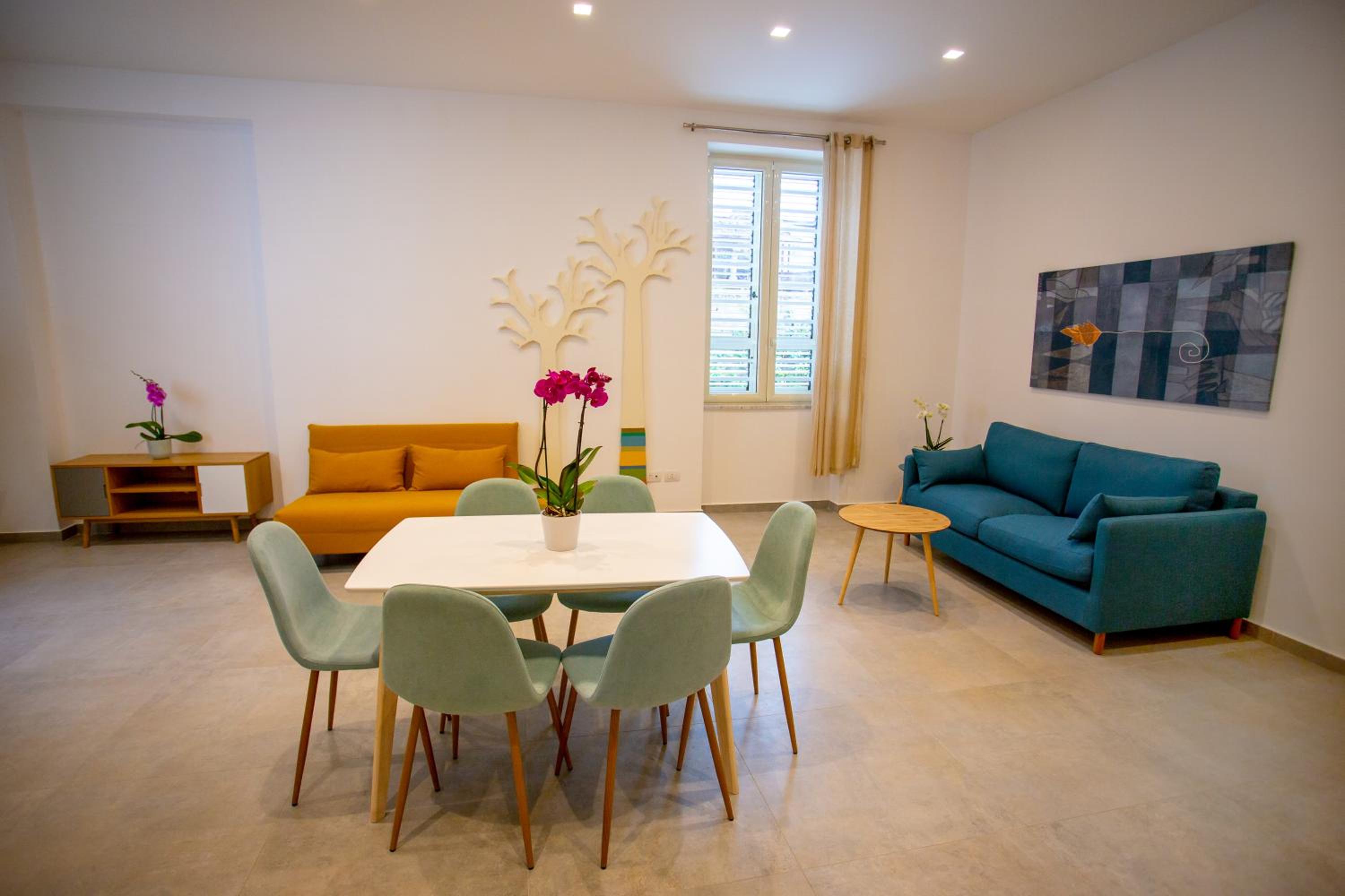 Cosmo 38 Luxury Apartments - Free Parking
