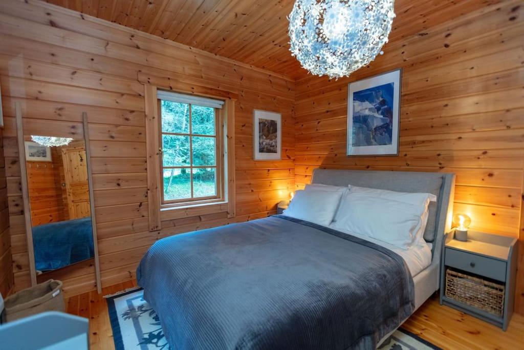 Large Luxury Log Cabin Getaway
