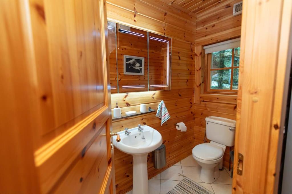 Large Luxury Log Cabin Getaway