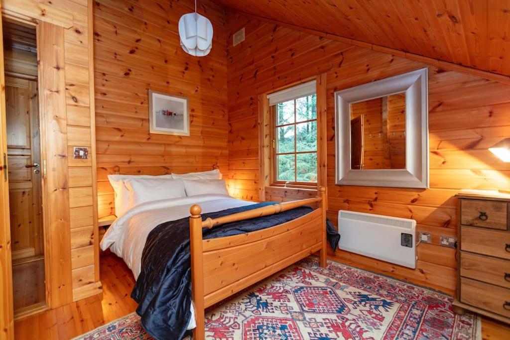 Large Luxury Log Cabin Getaway