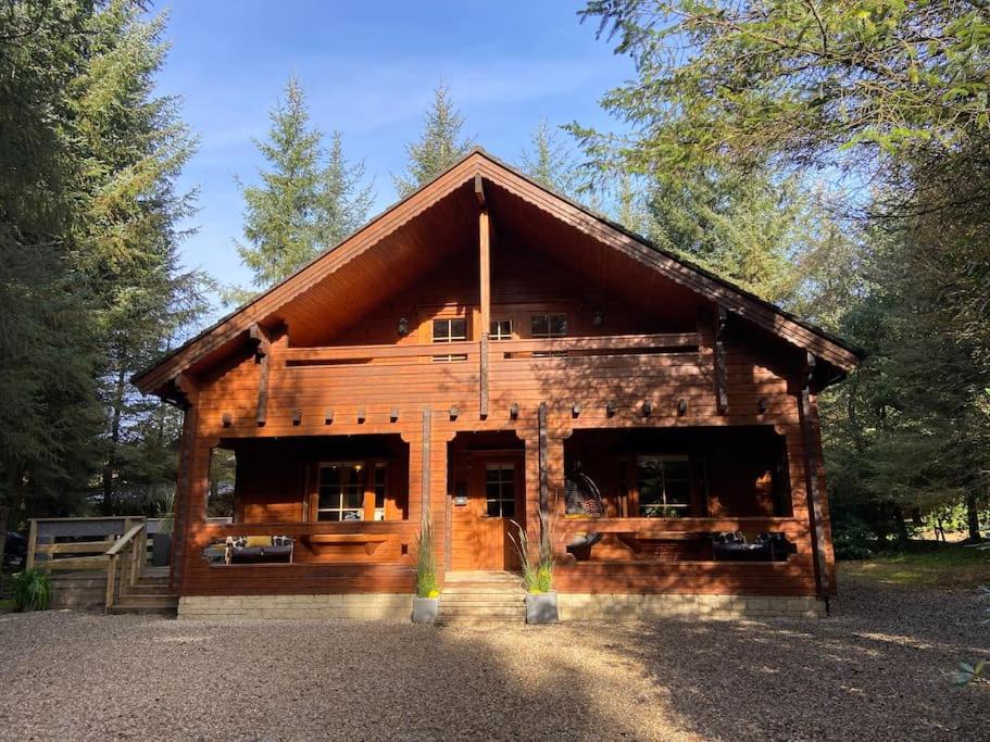 Large Luxury Log Cabin Getaway
