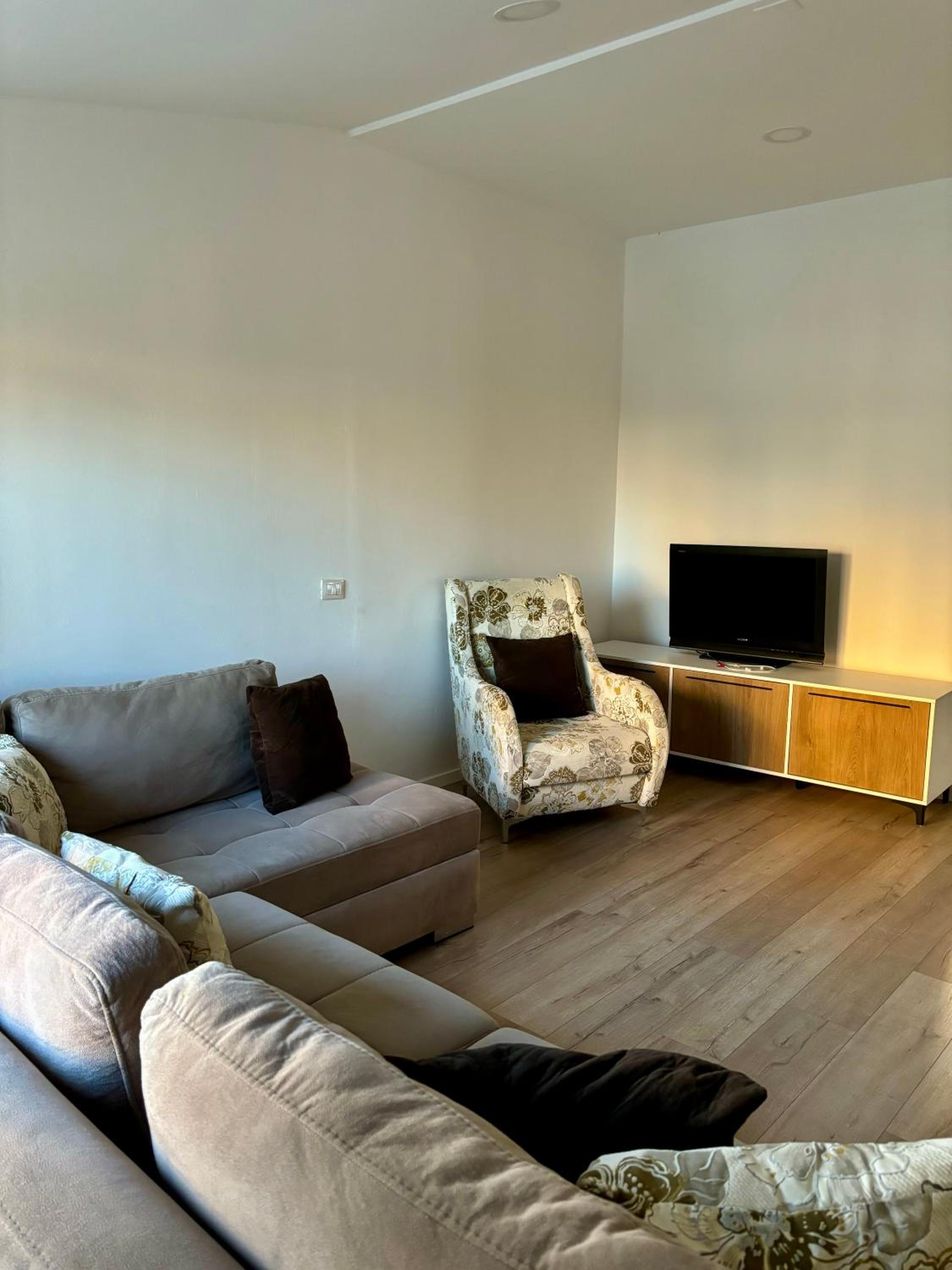 Sea Breeze Spacious 135m Beach Family Apartment by Z