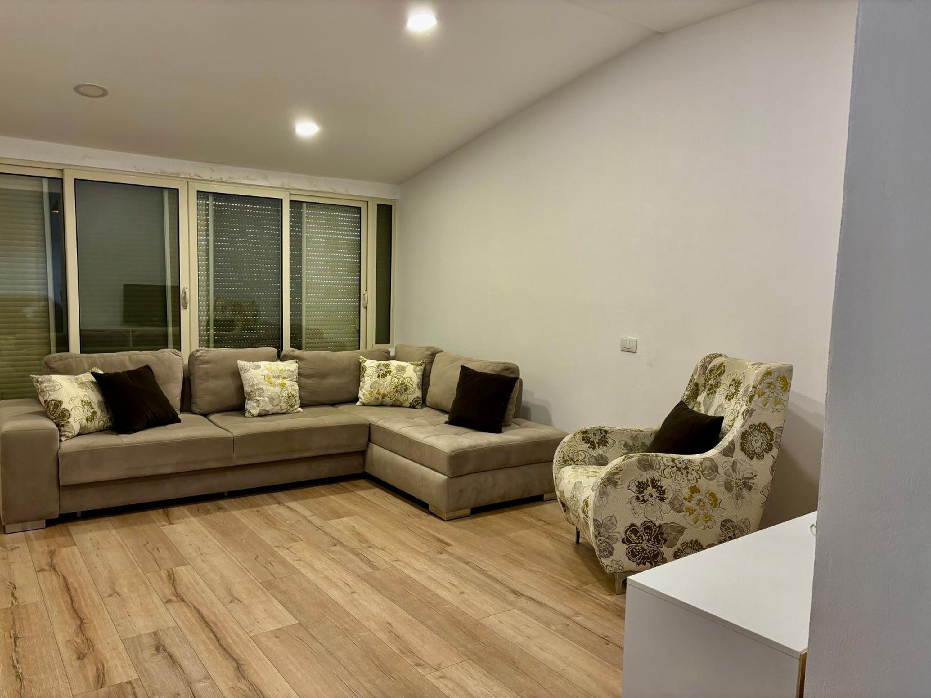 Sea Breeze Spacious 135m Beach Family Apartment by Z