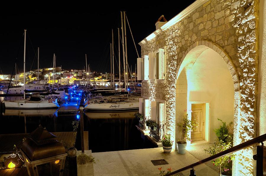 Hotel Cesme Marina Konukevi - Image 1
