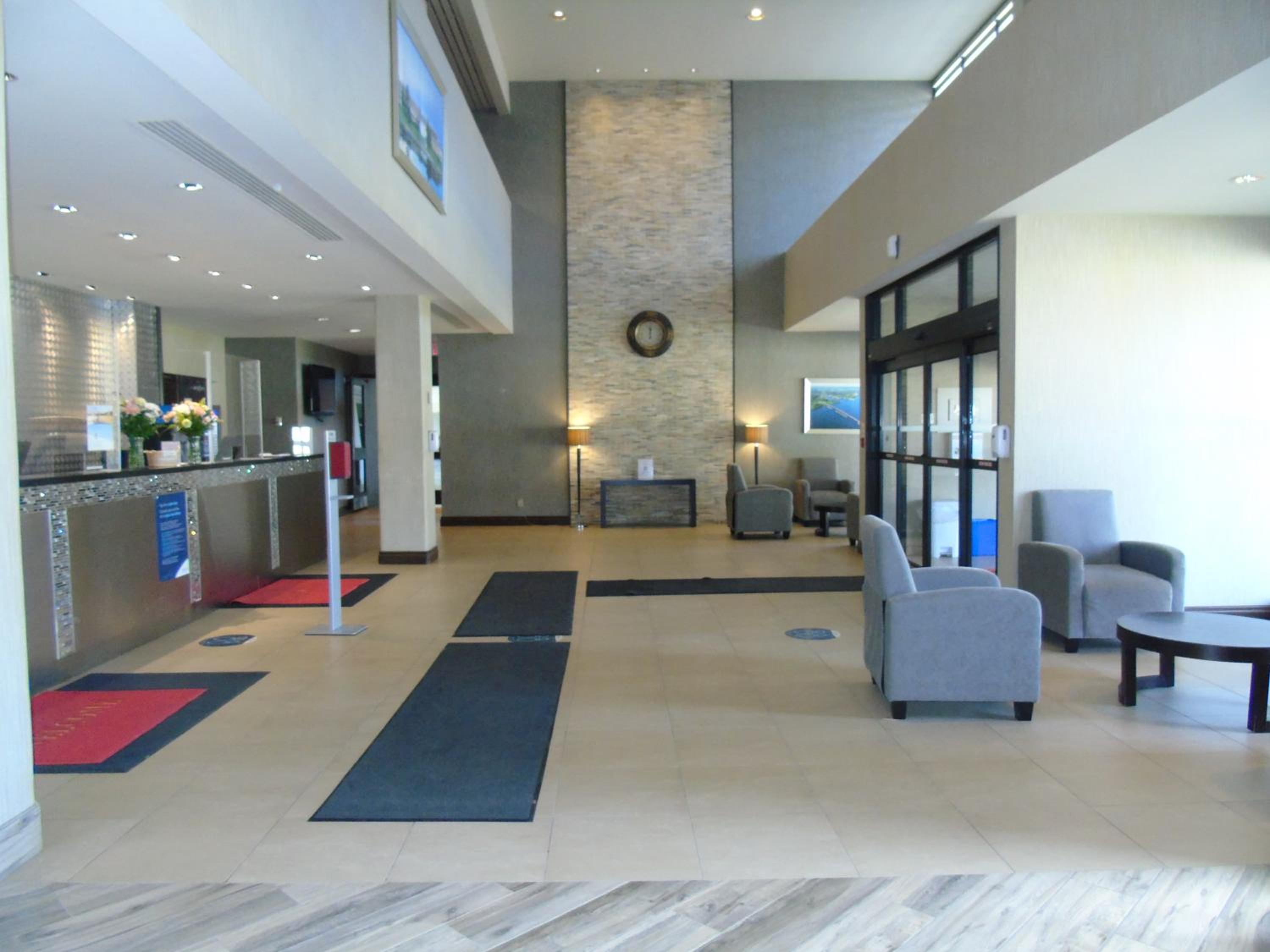 Belleville Vacations - Ramada by Wyndham Belleville Harbourview Conference Center - Property Image 29