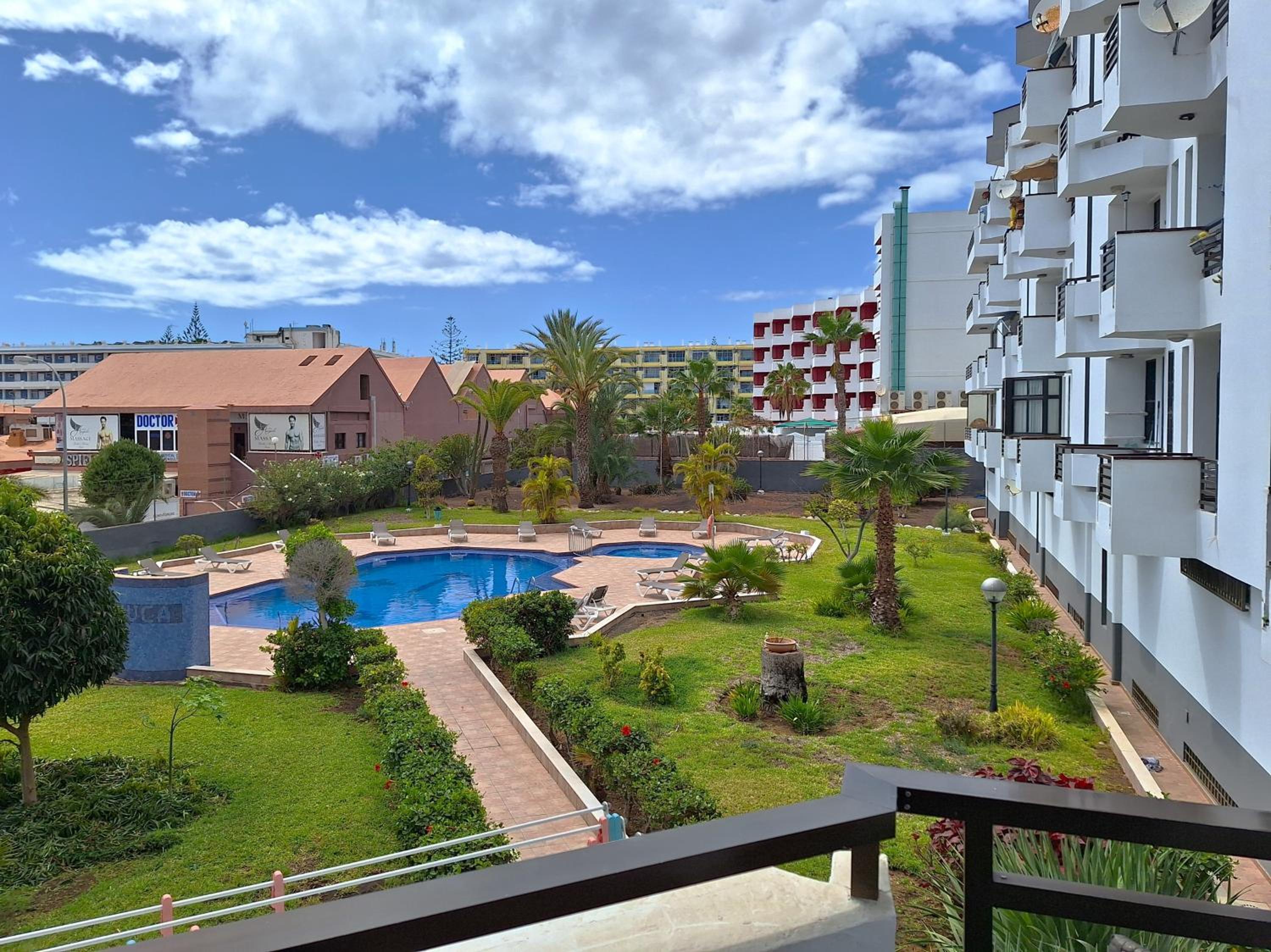 Stylish 2-Bedroom Apartment Yumbo
