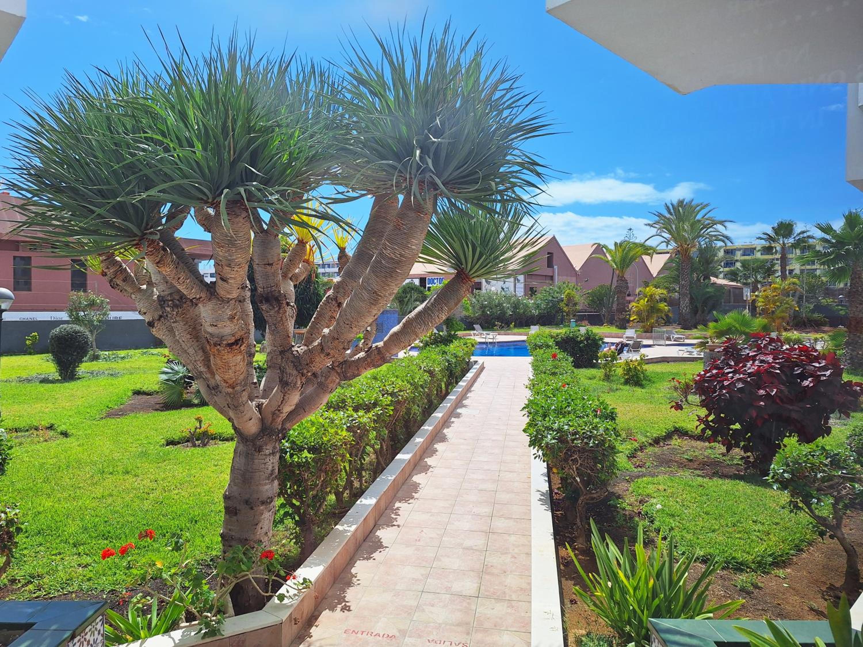 Stylish 2-Bedroom Apartment Yumbo