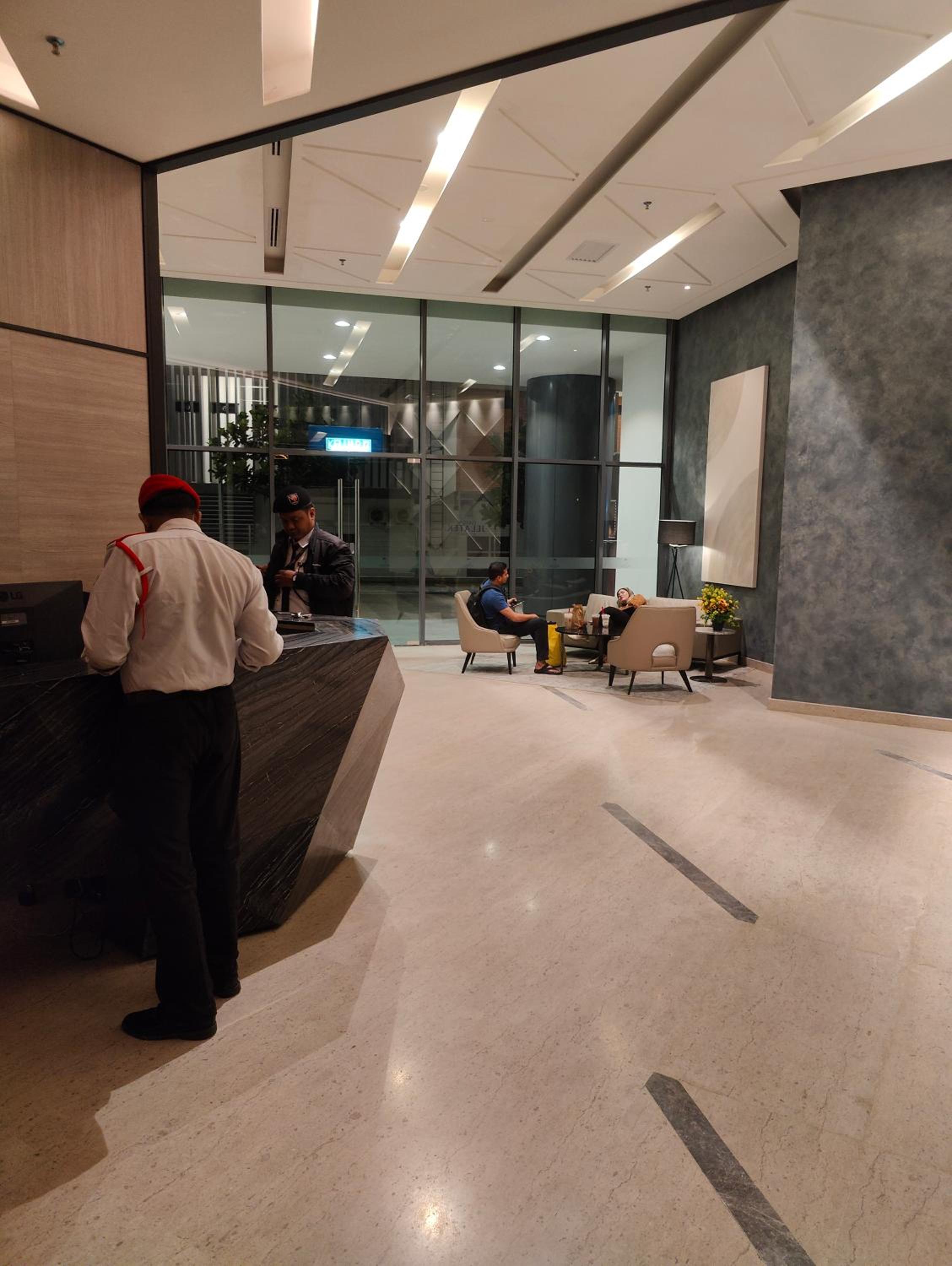 Central KL City Condo with Balcony Infinity Pool & LRT MRT & KLCC Mall Access