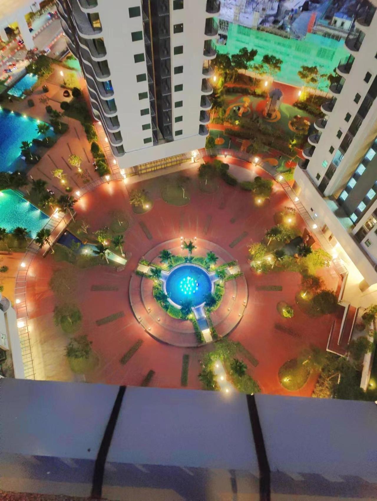 Central KL City Condo with Balcony Infinity Pool & LRT MRT & KLCC Mall Access