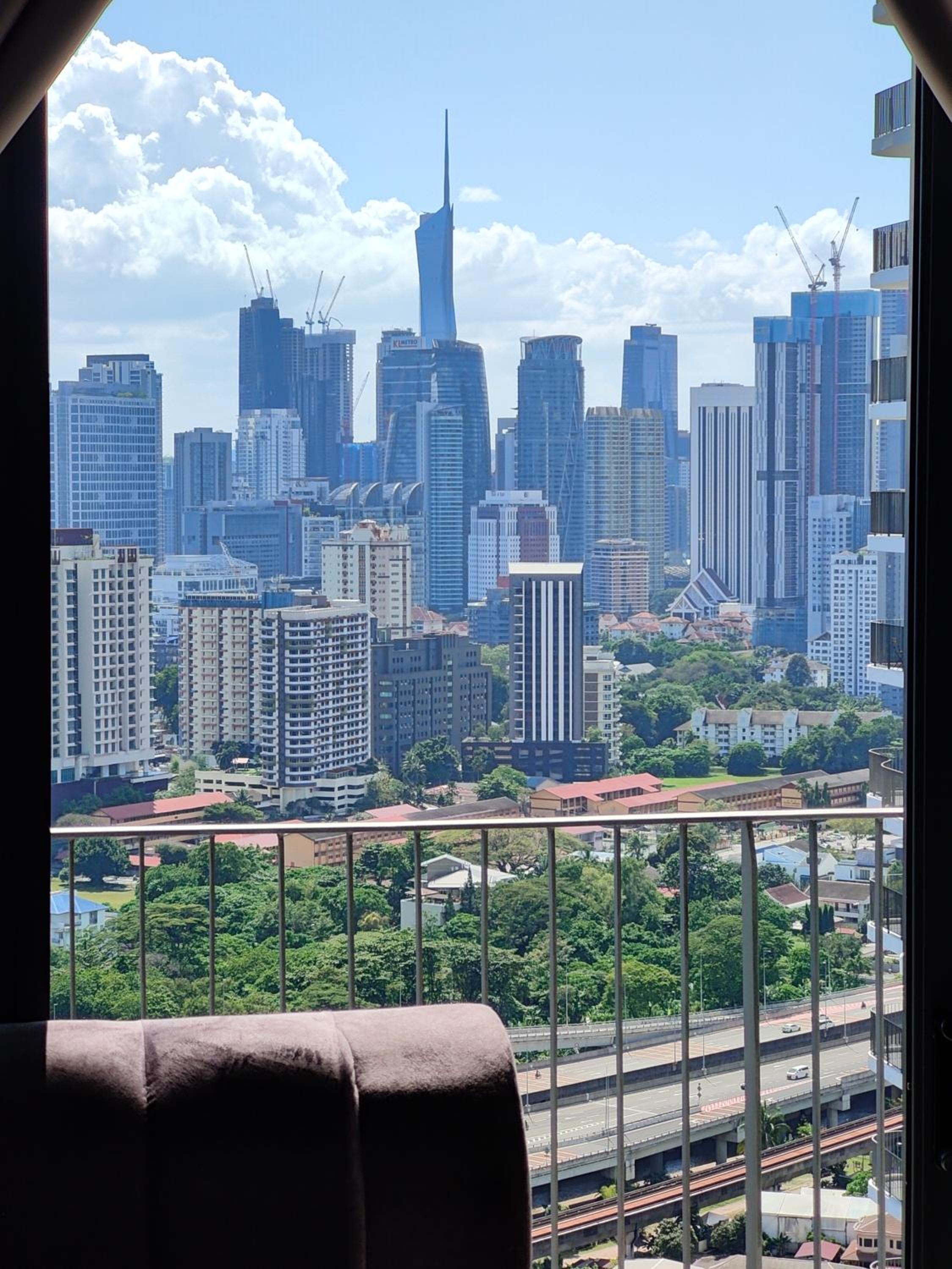 Central KL City Condo with Balcony Infinity Pool & LRT MRT & KLCC Mall Access