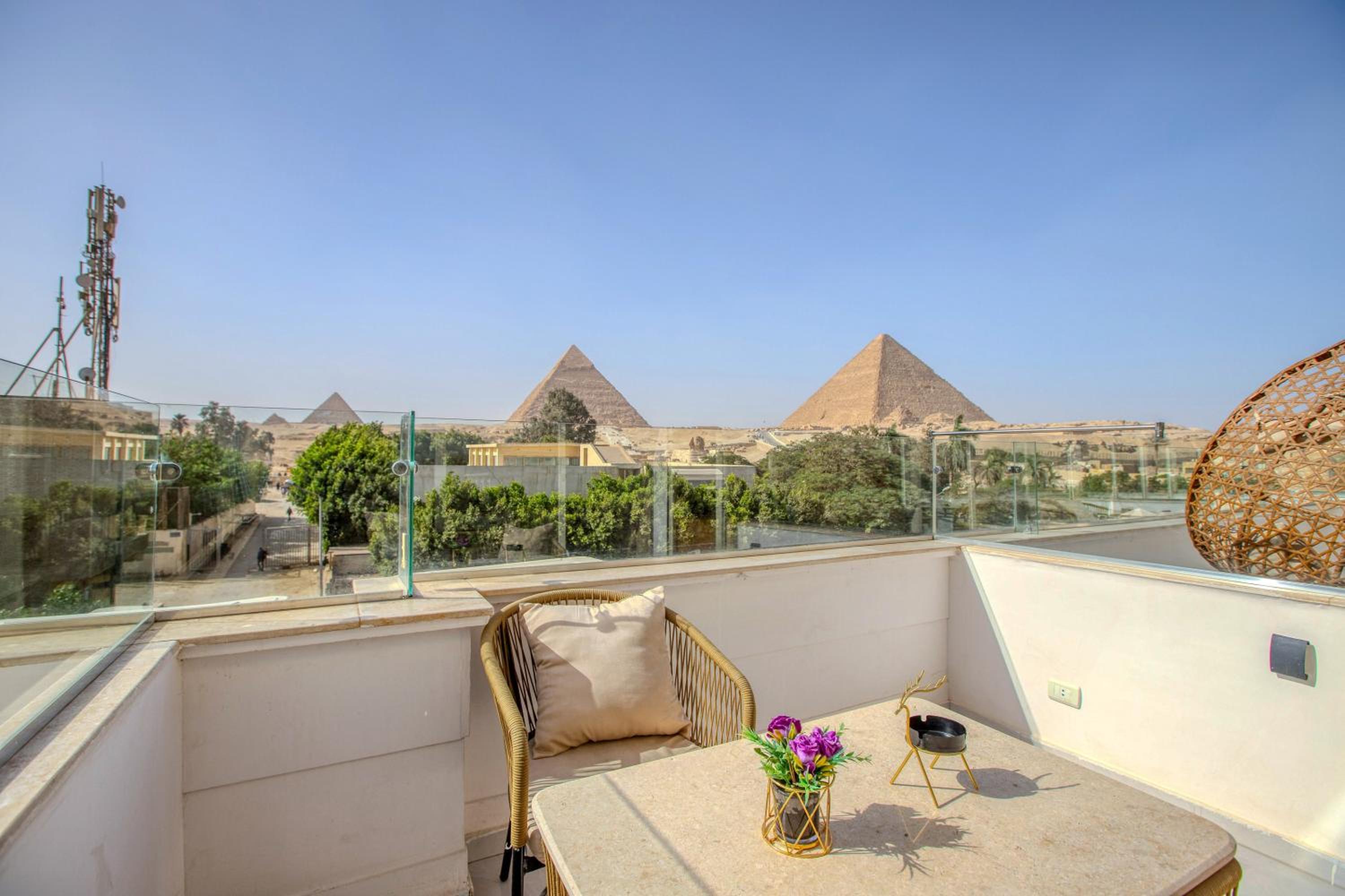Tree Lounge Pyramids View INN , Sphinx Giza