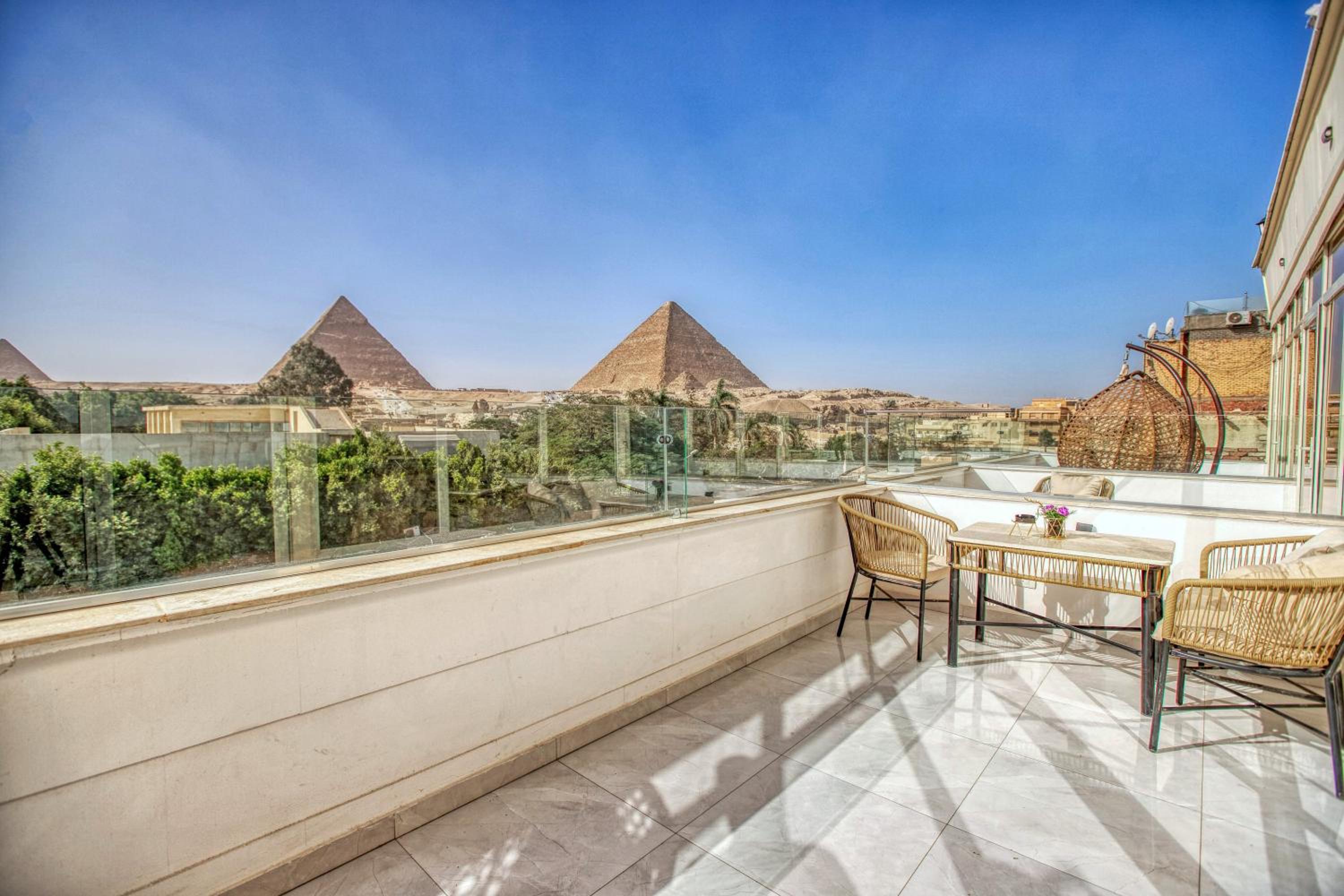 Tree Lounge Pyramids View INN , Sphinx Giza