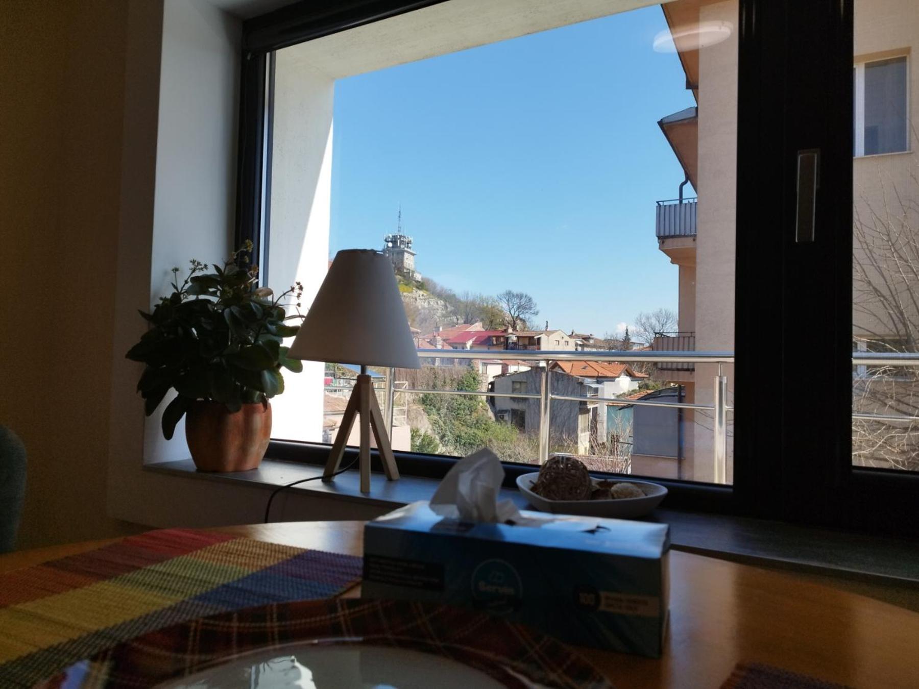 Artistic Loft Panoramic View Top Center