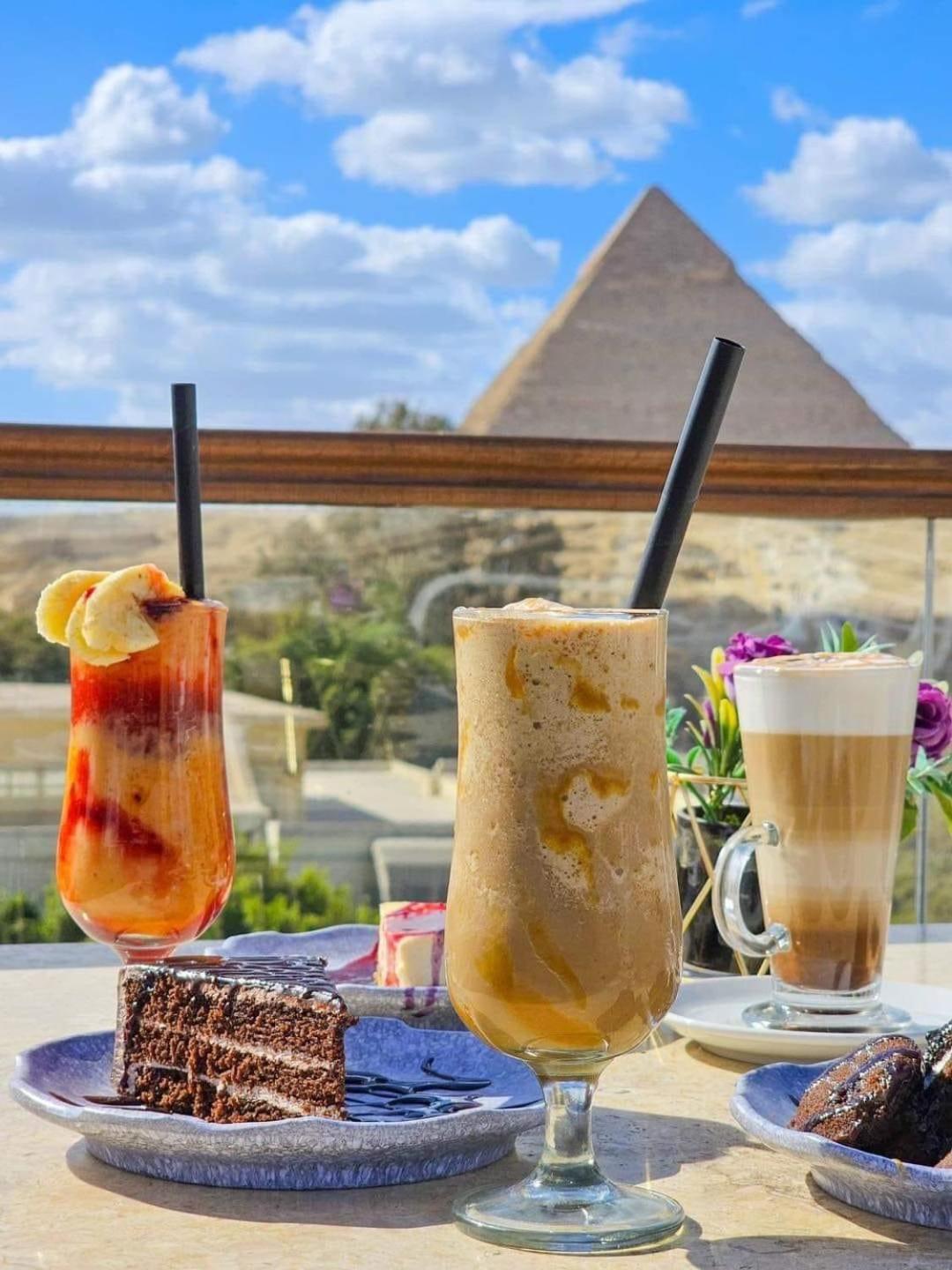 Tree Lounge Pyramids View INN , Sphinx Giza