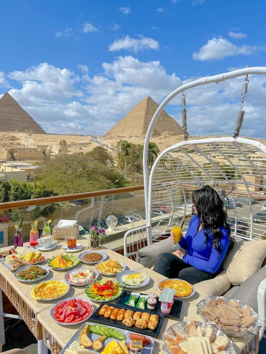 Tree Lounge Pyramids View INN , Sphinx Giza