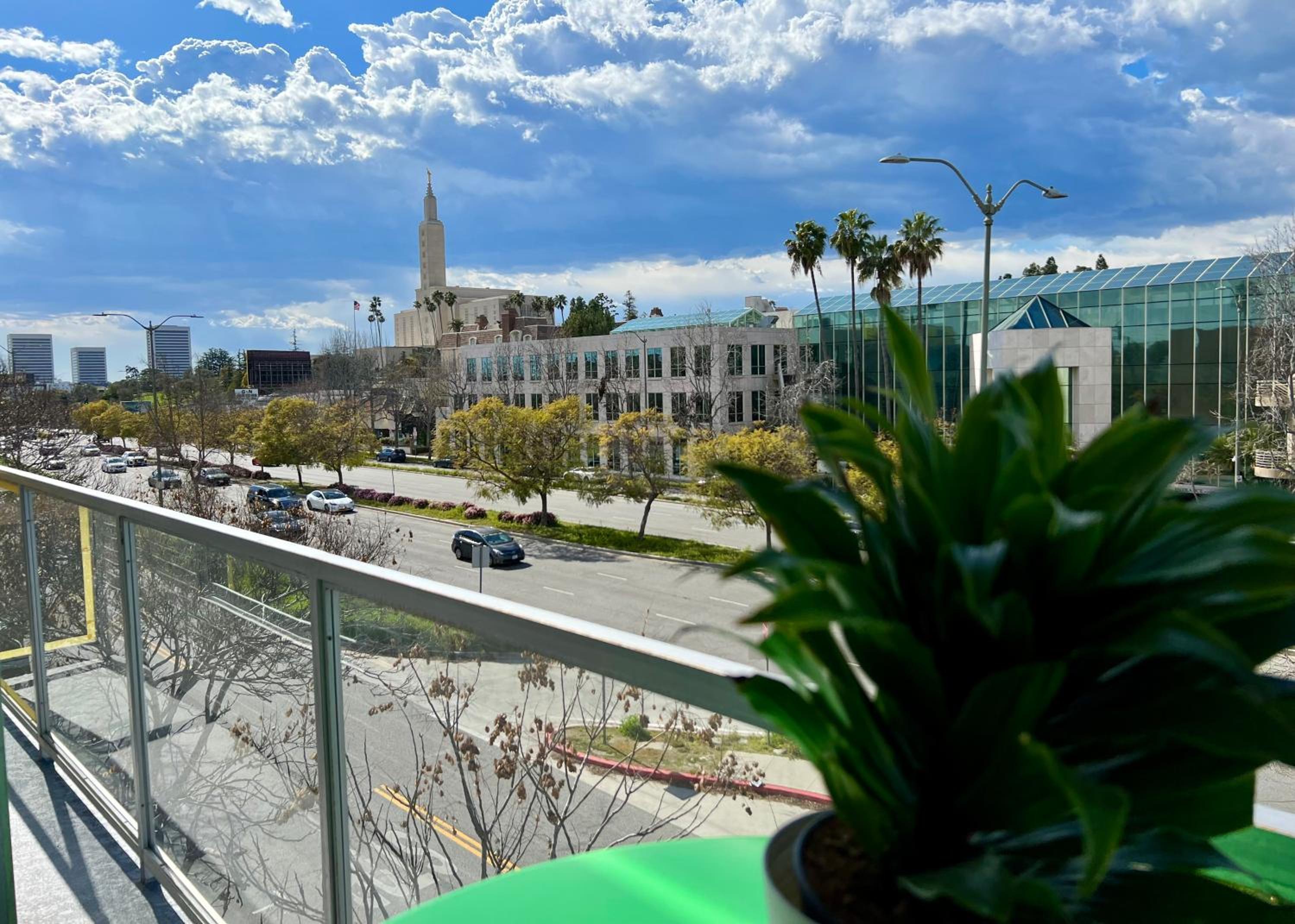 Century City Chic 4 sleep free parking 402