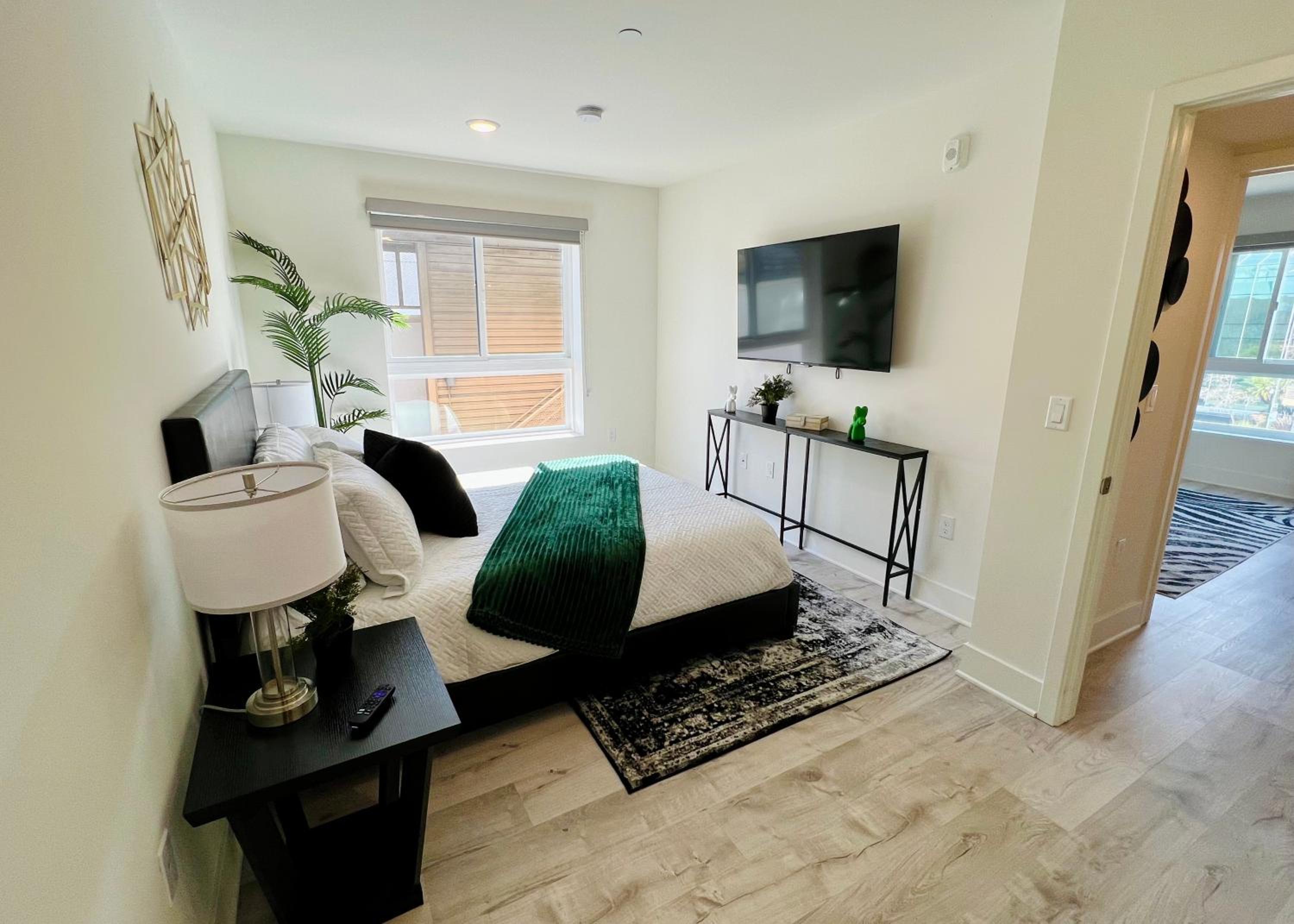 Century City Chic 4 sleep free parking 402