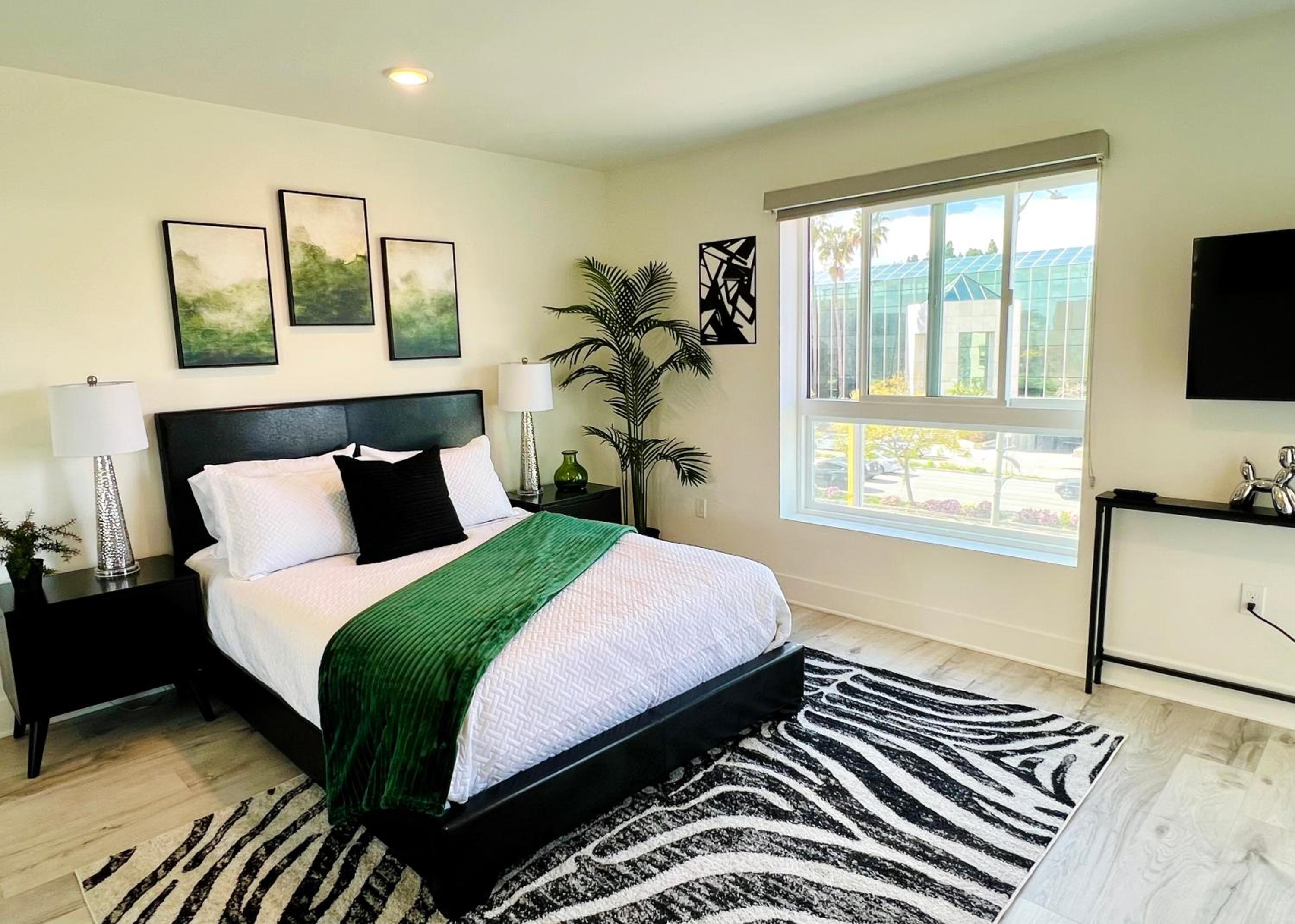 Century City Chic 4 sleep free parking 402