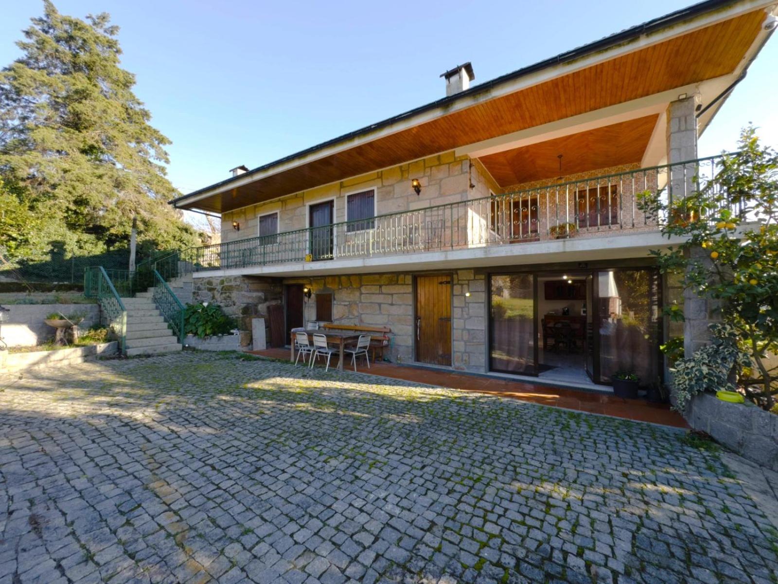 Casa Loureiro de Baixo view 2