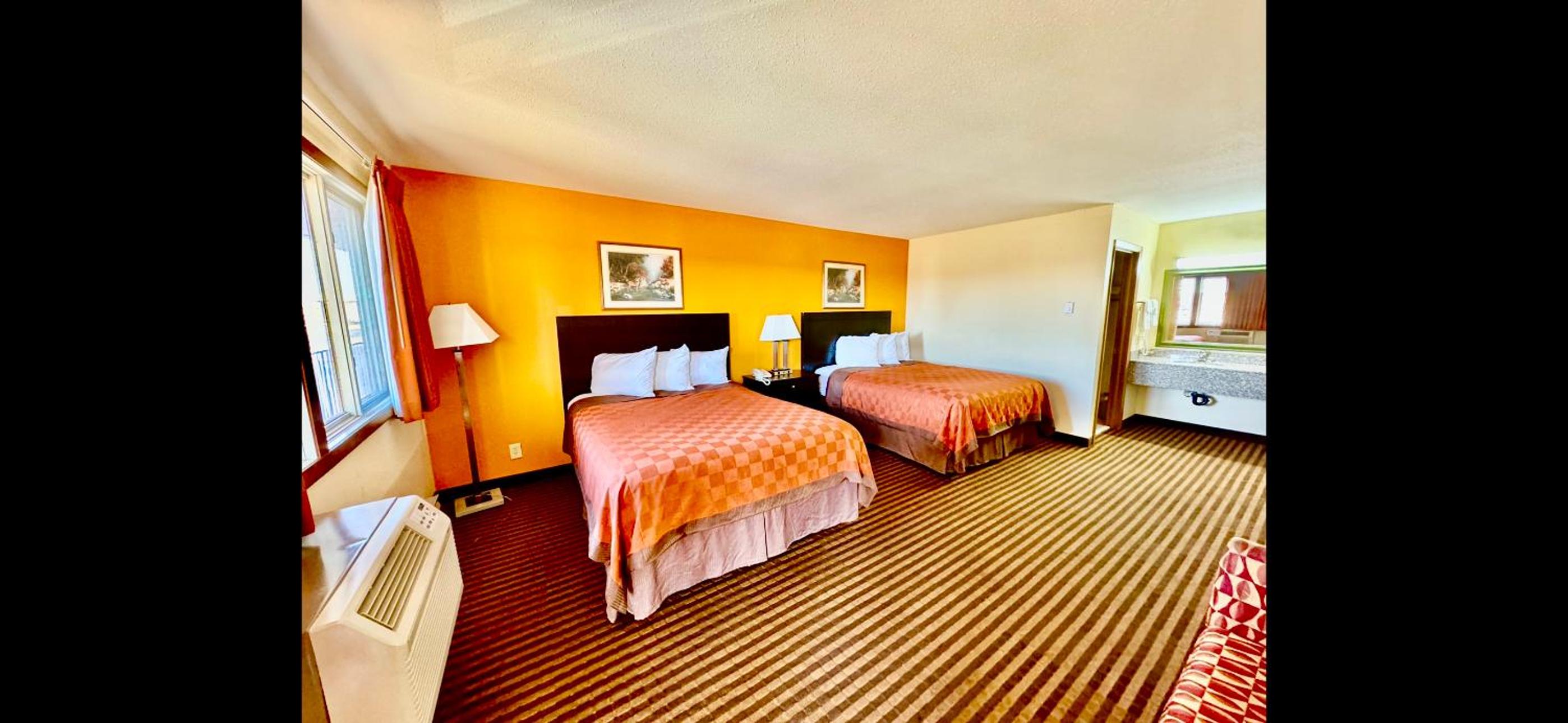 Scottish Inn & Suites - Eau Claire