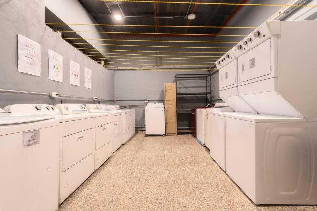 201 Nice Cozy AC Apt City Center Rooftop AC photo 5