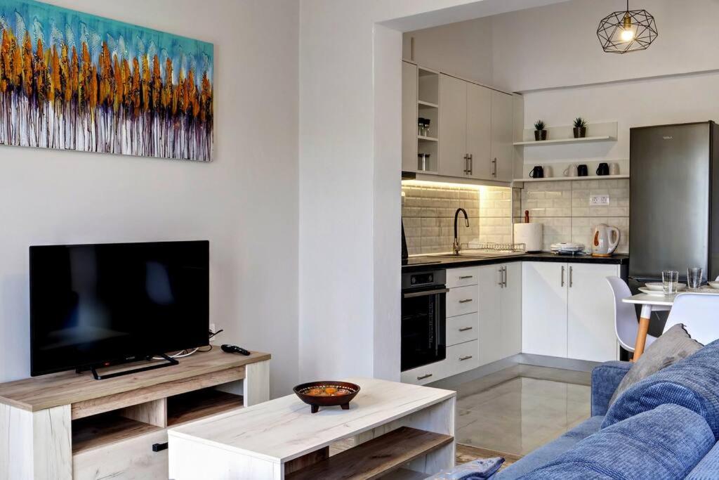 Maria riverside apartment
