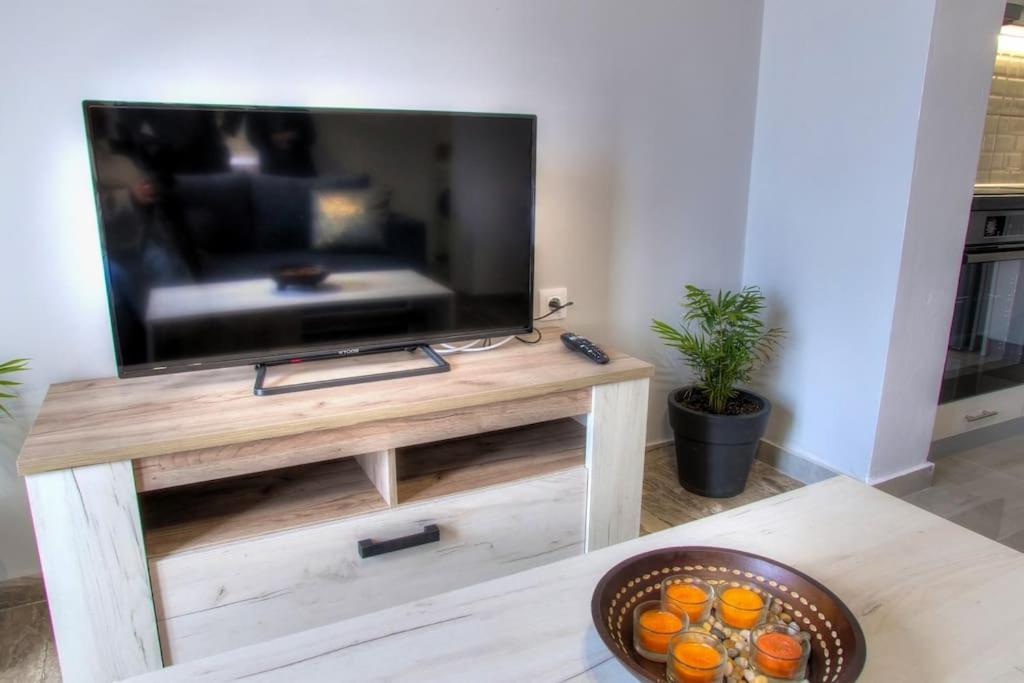 Maria riverside apartment