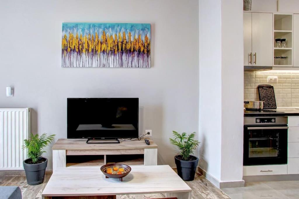 Maria riverside apartment
